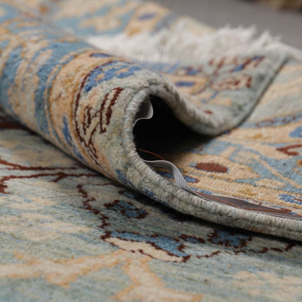 波斯羊毛地毯,手工结制,产自伊斯法罕 花卉有边框 浅蓝色