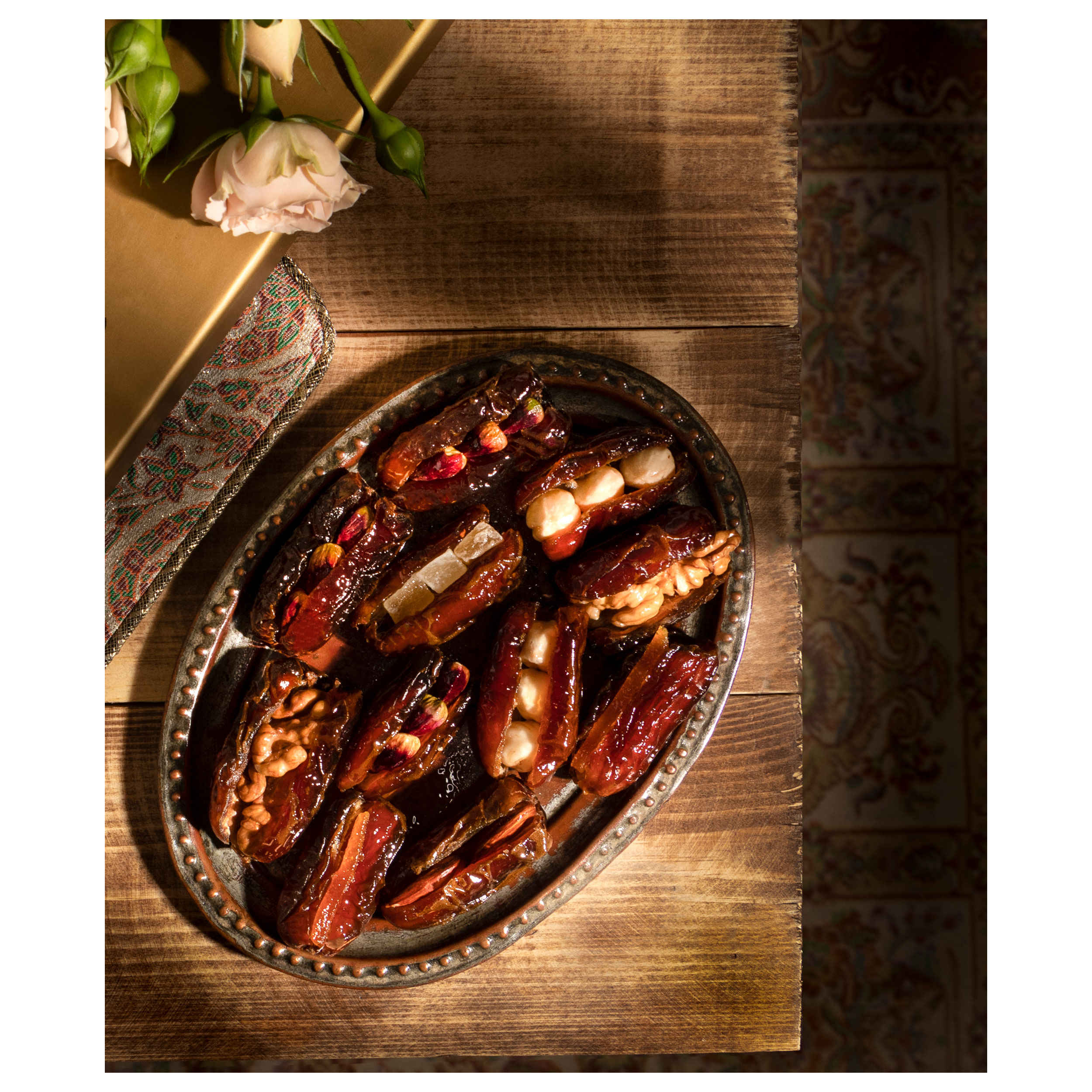 干伊朗枣 – Piarom品种夹混合坚果