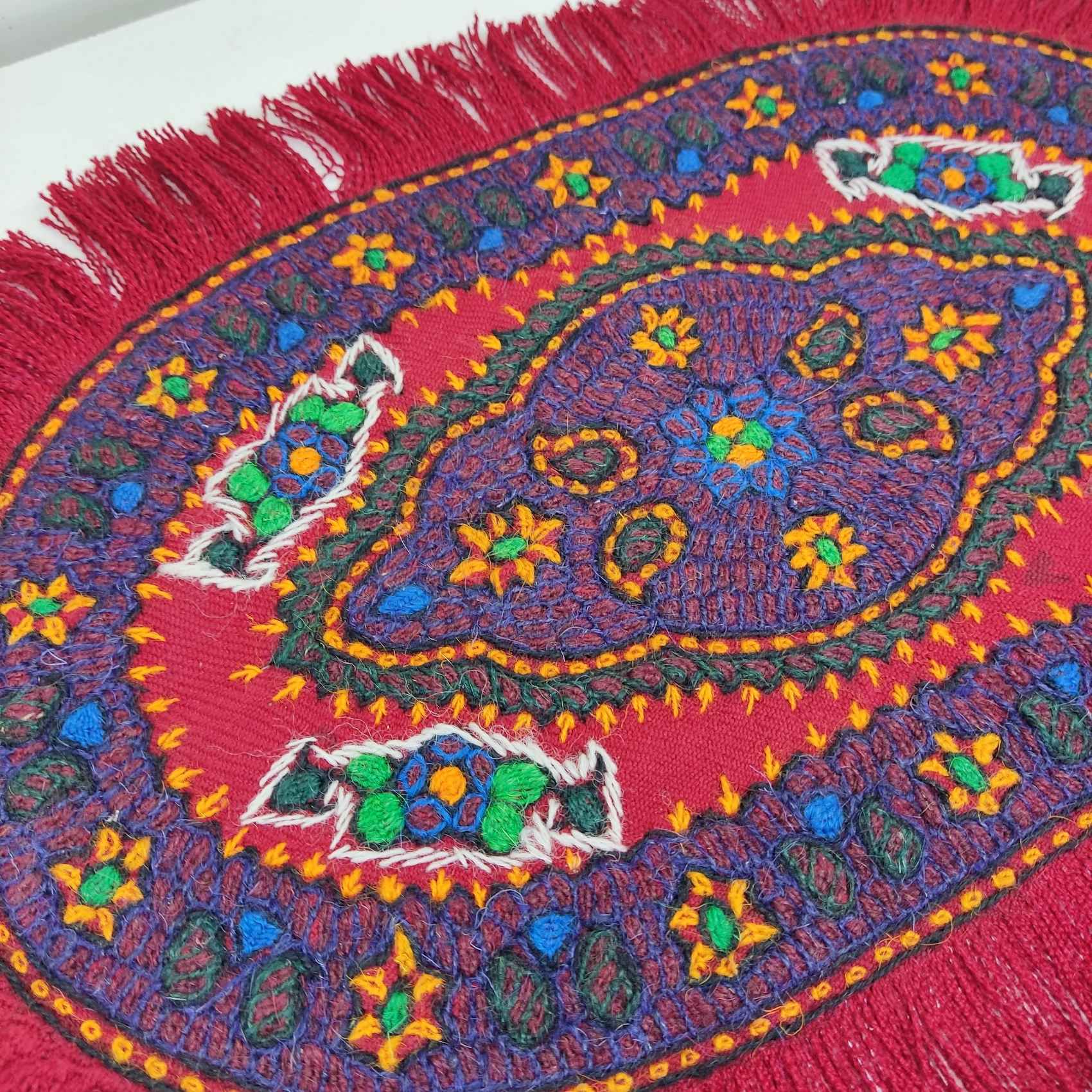 Pateh Kerman 优雅手工桌布 – 传统风格