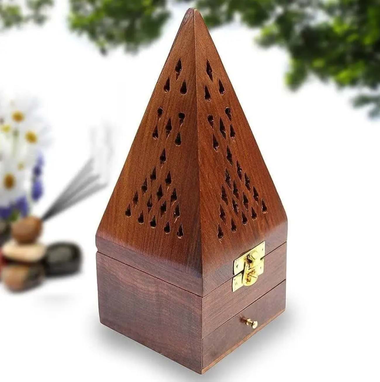 Main image of 木质 Esfand 与 Bakhoor 烟熏炉 – 金字塔形