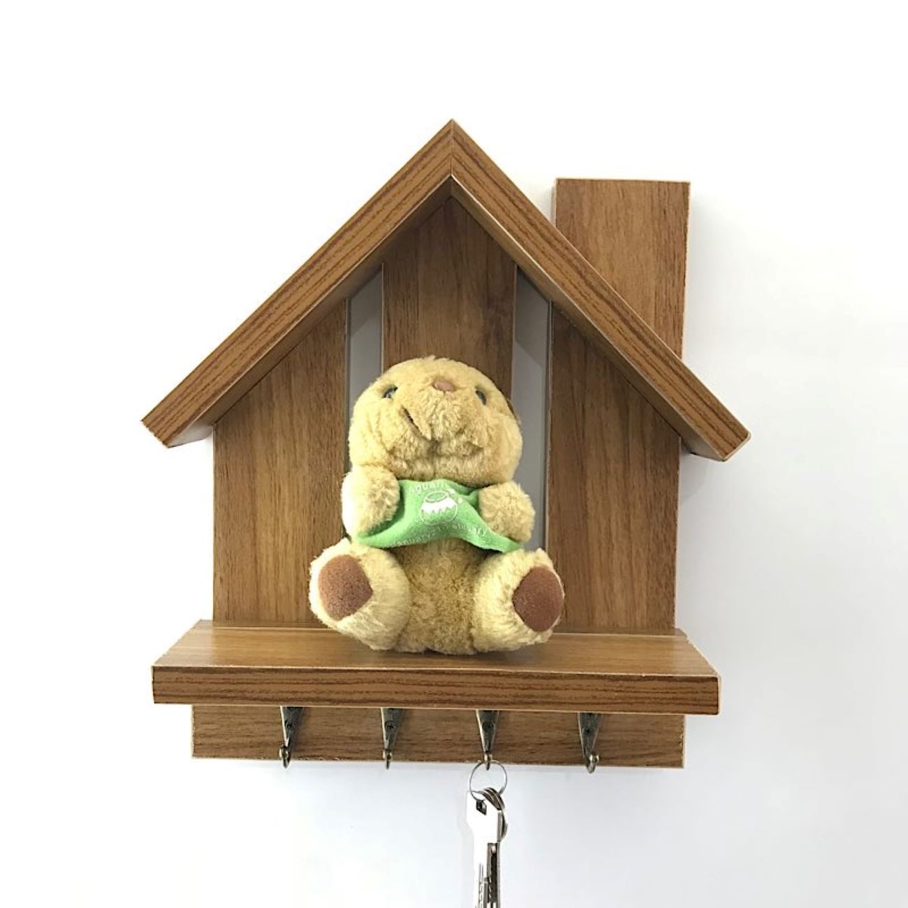 装饰性手工墙面钥匙挂架 – 带搁架与小屋设计