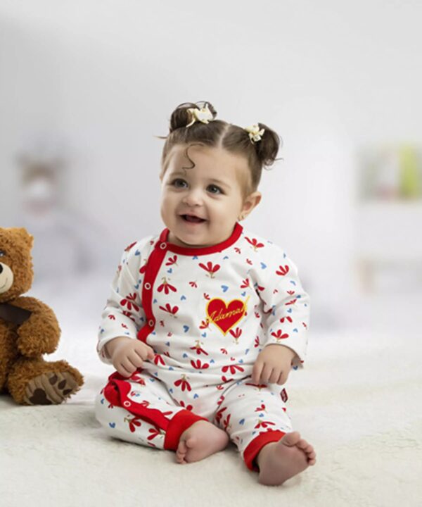 女婴长袖连体裤配帽子