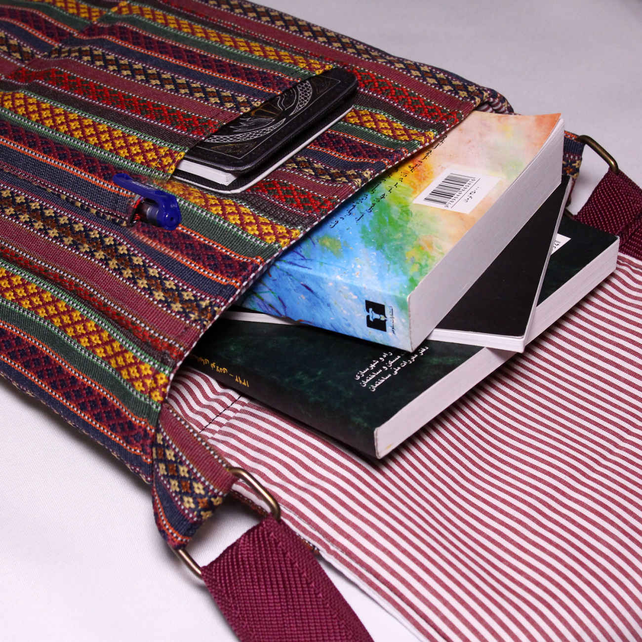 女款传统条纹斜挎肩包