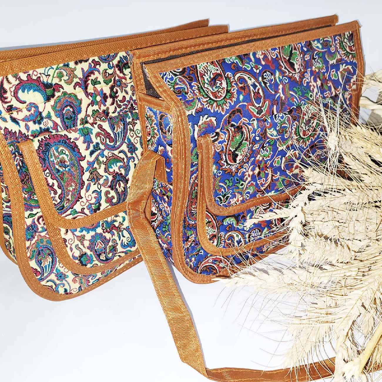 女款Termeh面料斜挎肩包 – 波斯风格时尚款