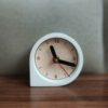 Thumbnail 5: 手工混凝土桌面时钟 – 极简风格适用于餐桌摆设