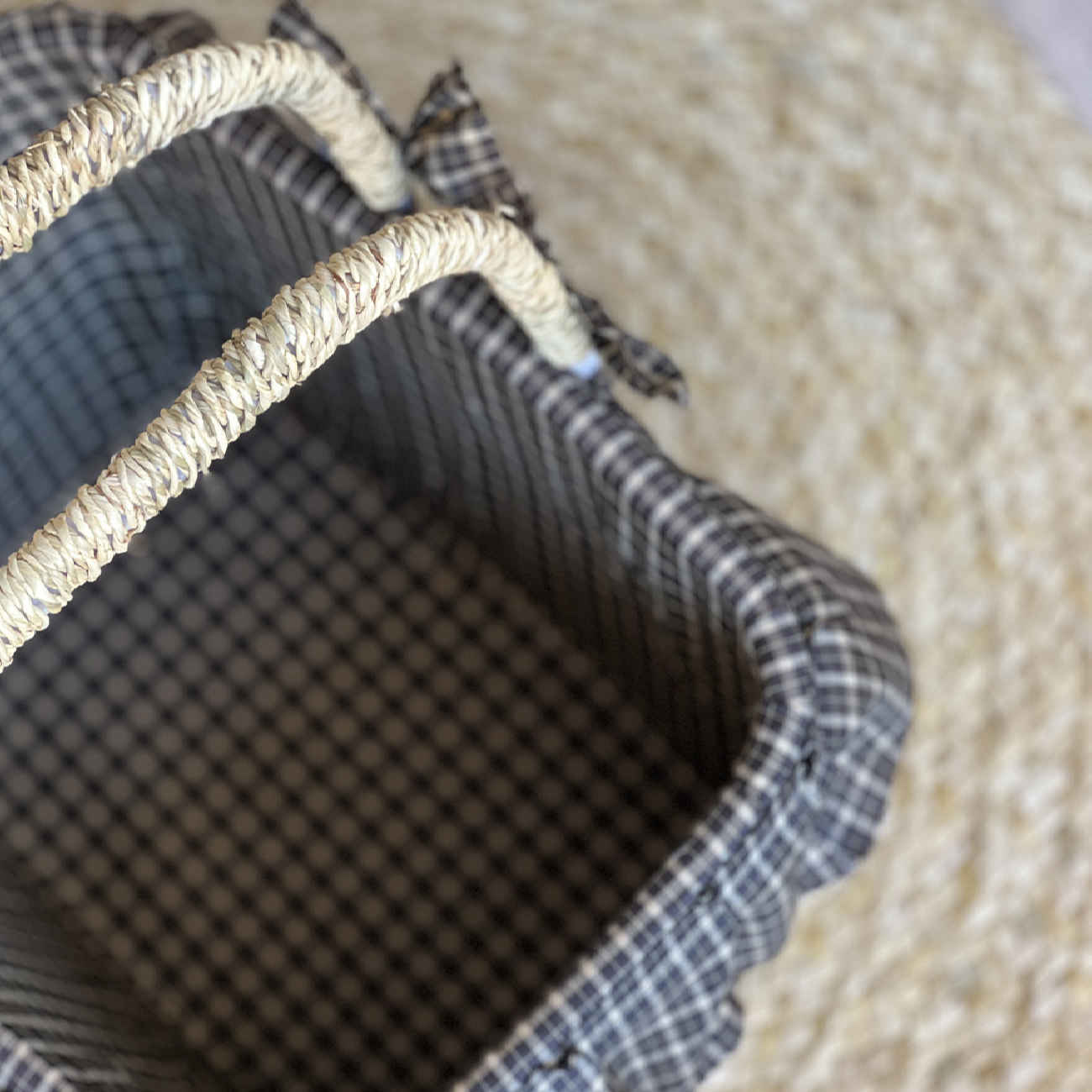 圆形盖波斯手工编织棕榈叶收纳篮