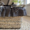 Thumbnail 6: 棋盘格设计手工编织棕榈叶野餐篮