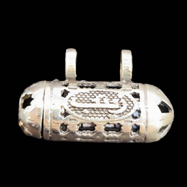 伊斯兰银吊坠，带伊玛目贾瓦德护符及赞娜布书法