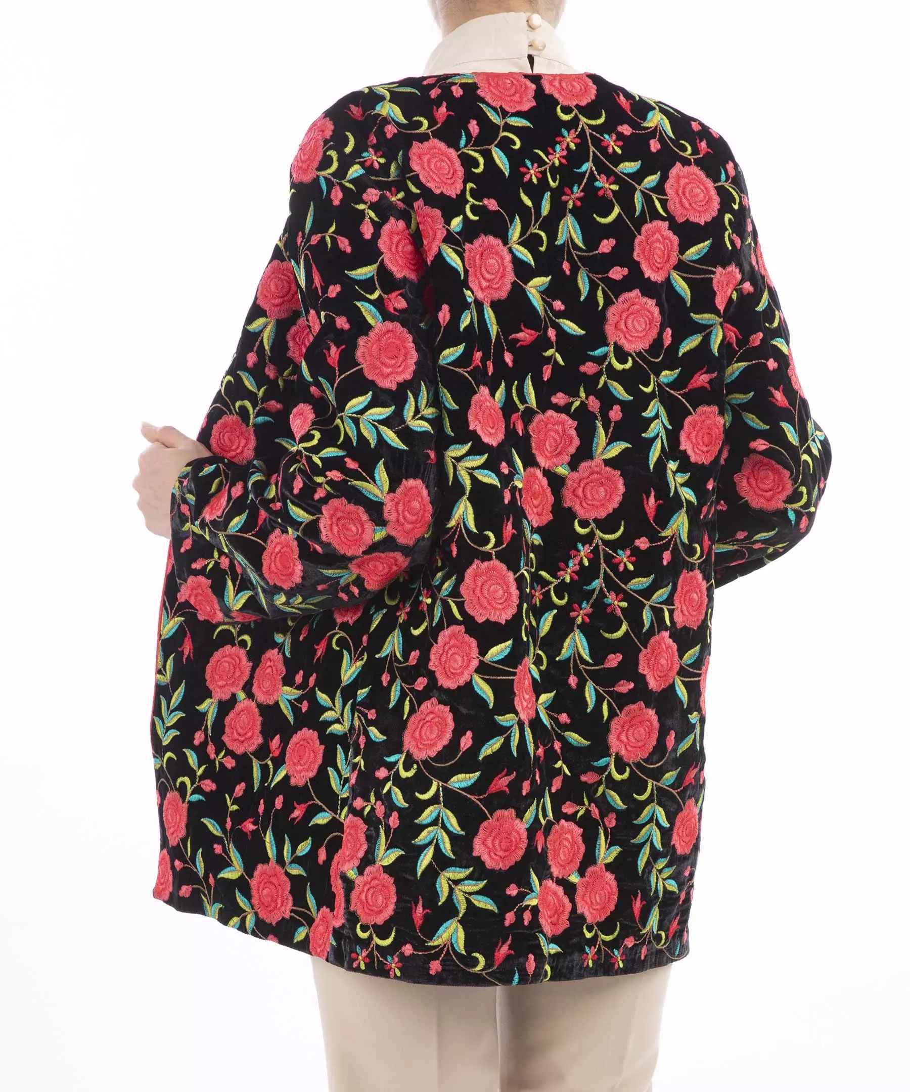 波斯女款刺绣曼托——花卉设计