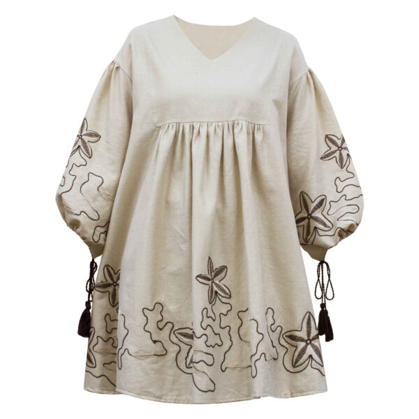 波斯女款刺绣曼托——花卉设计