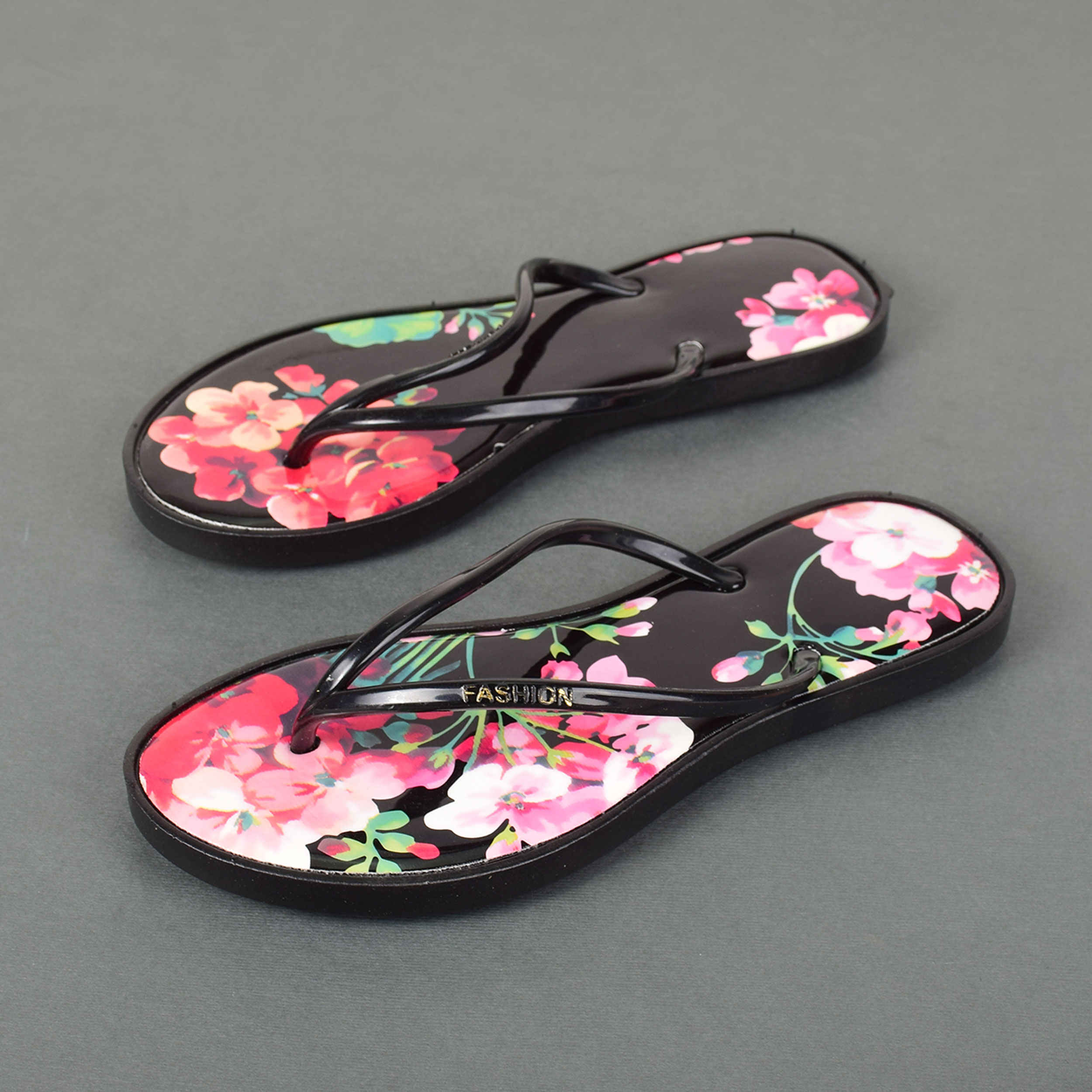 Main image of 女士毛绒图案夹脚拖鞋——沙滩款