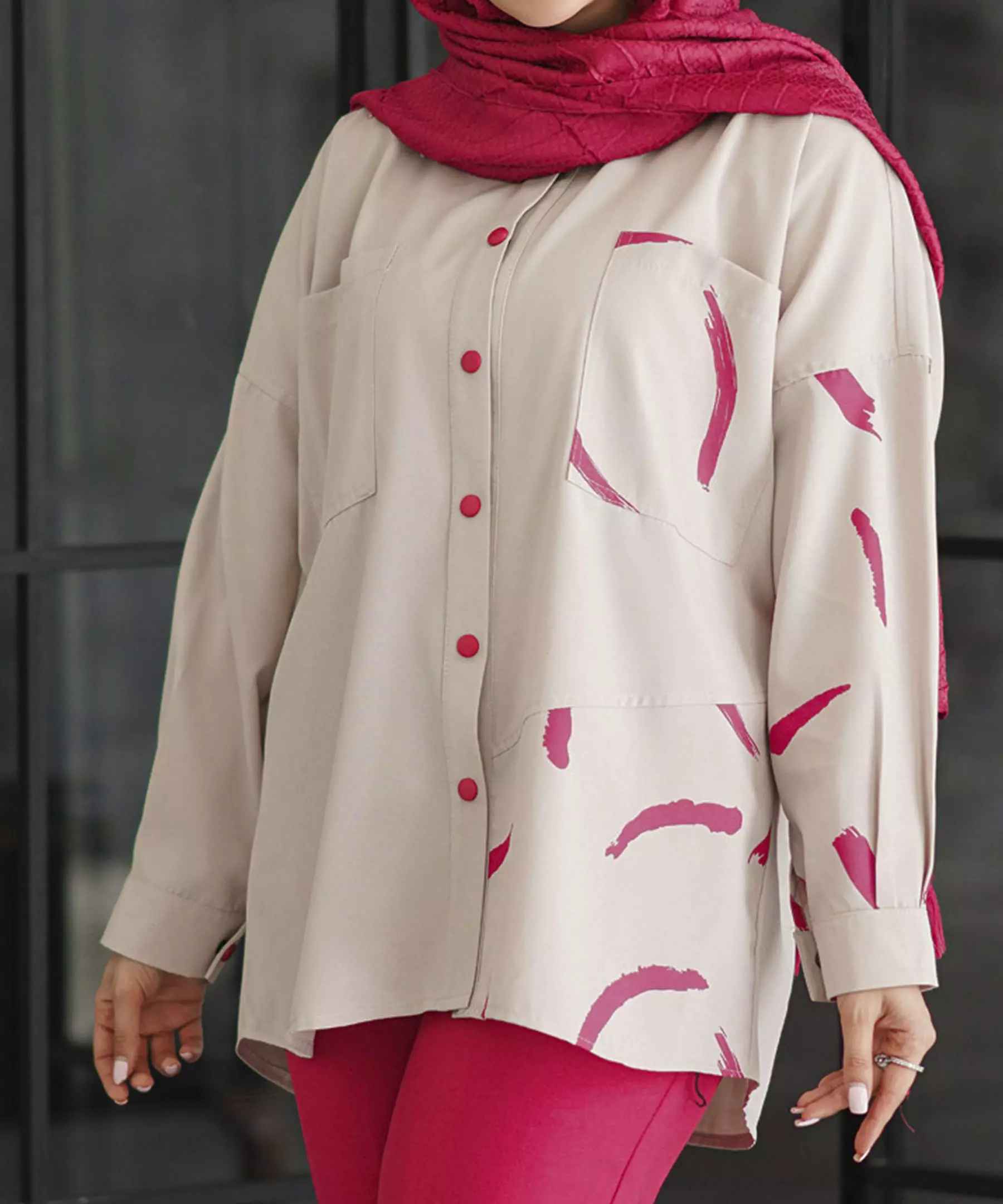 女士曼托与裤装套装——胸前双口袋设计