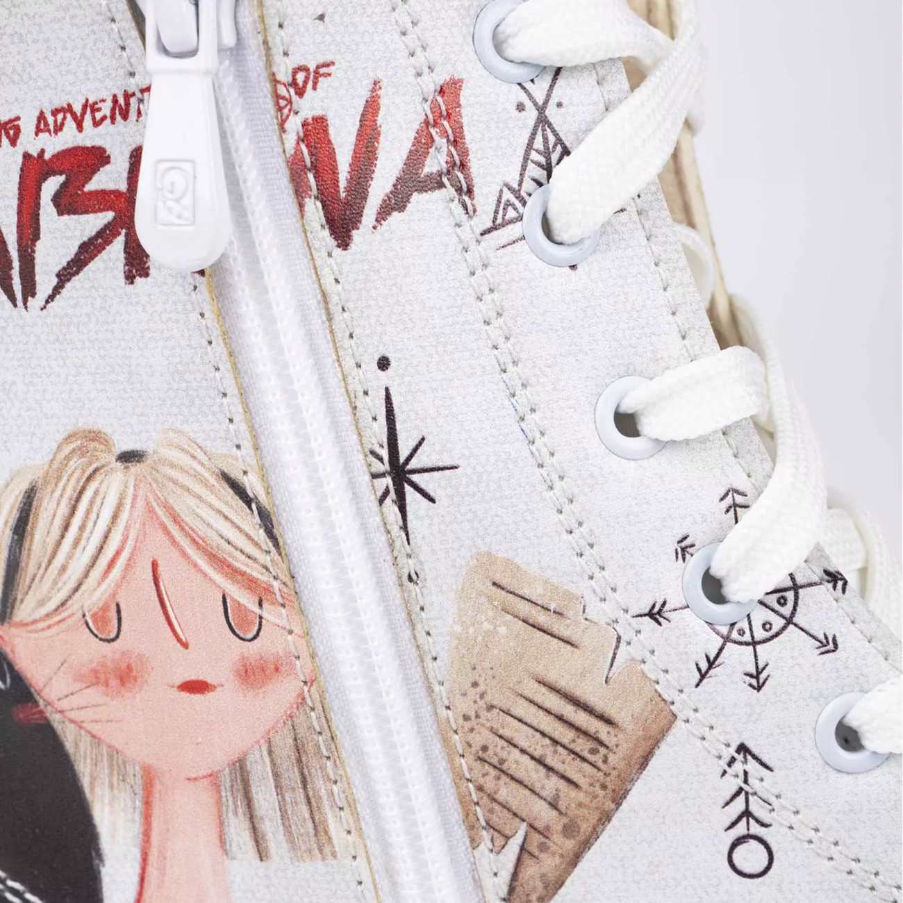 女性涂鸦印花短靴 – 合成皮革 & Roper 鞋跟