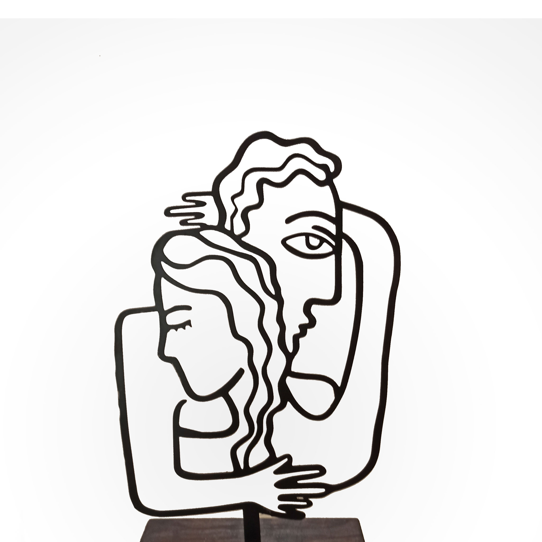 金属极简雕塑艺术品 – 拥抱情侣造型