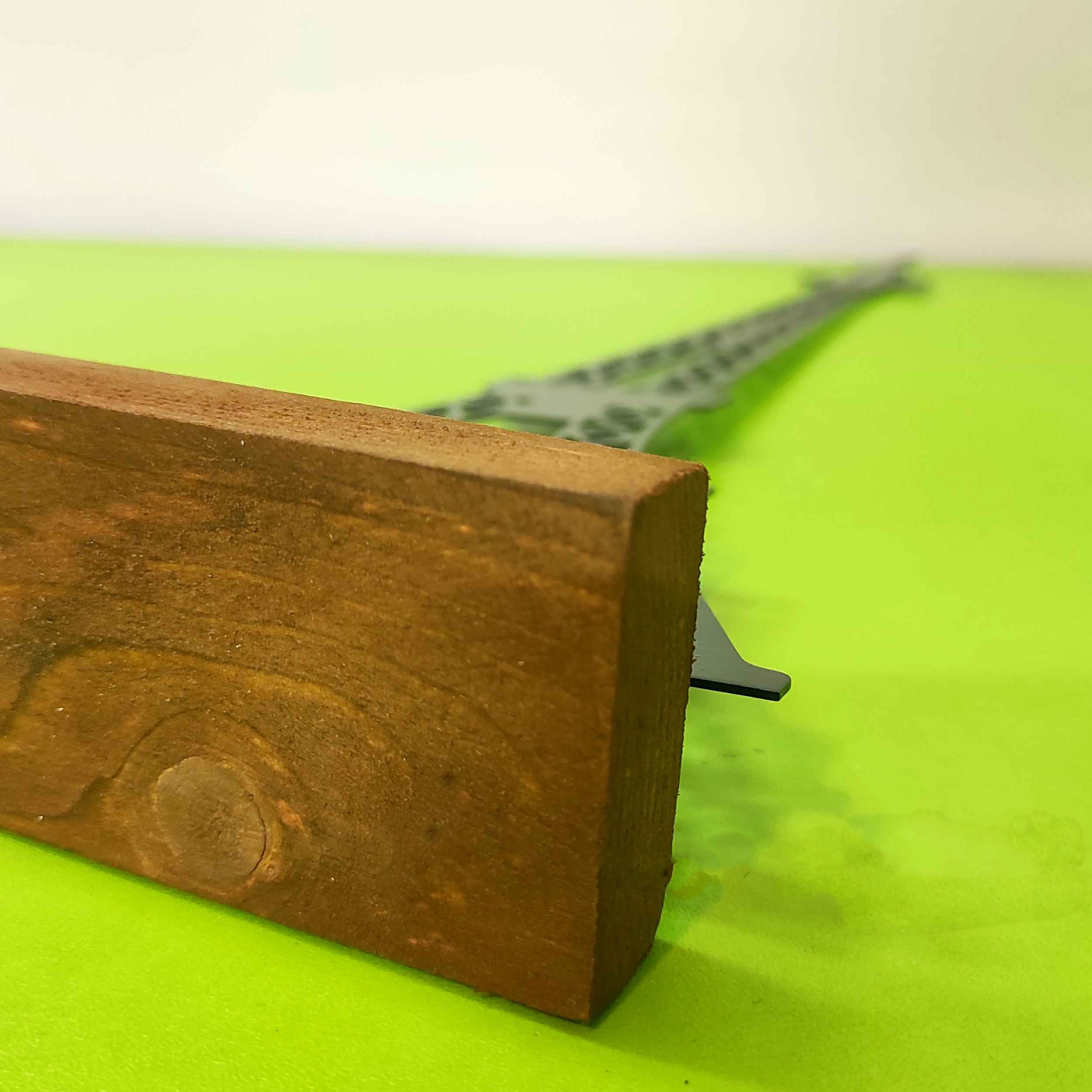 金属极简雕塑艺术品 – 埃菲尔铁塔造型