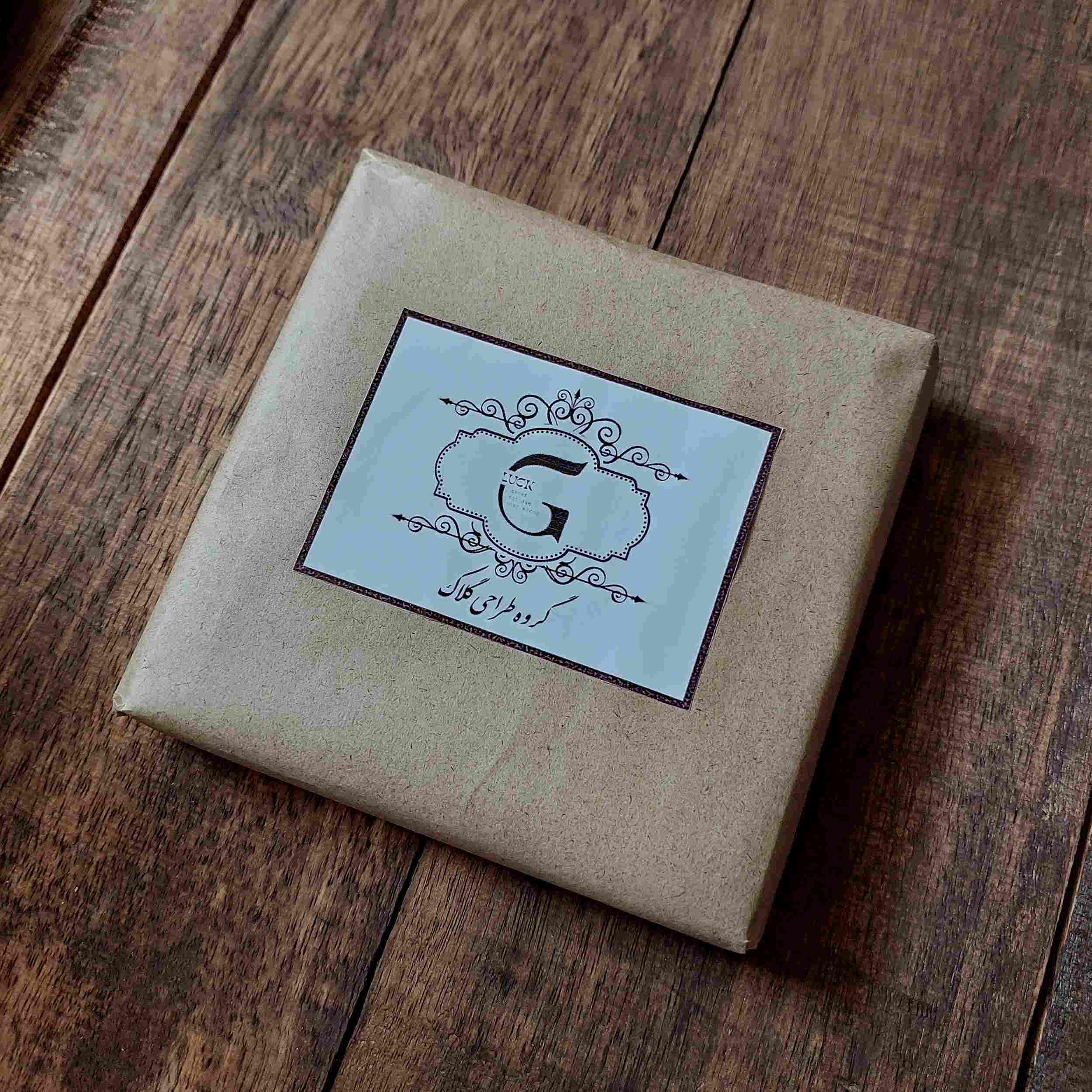 陶瓷墙挂钥匙架 – 木质边框+鲁米诗歌瓷砖设计