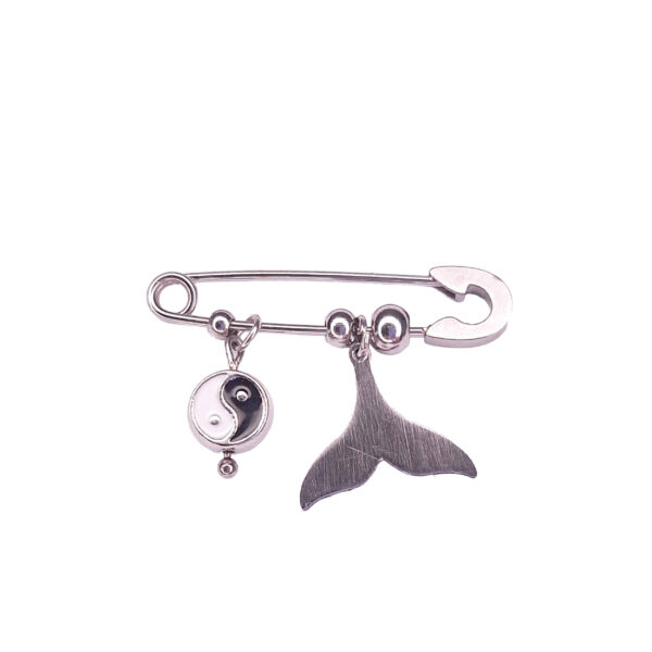 安全别针胸针 – 阴阳与美人鱼尾设计，平衡与幻想