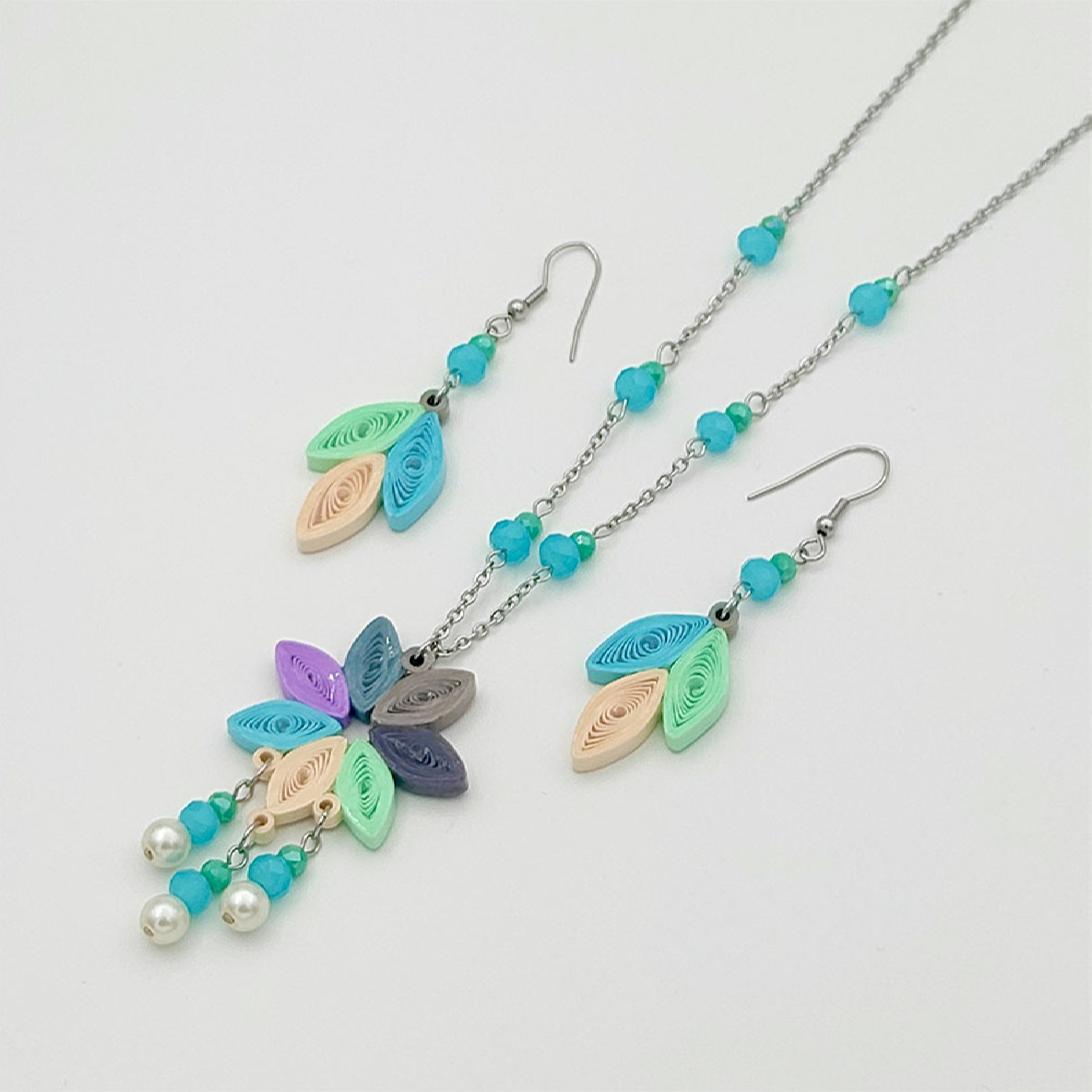 女士钢制珠宝套装，手工制作，款式花朵