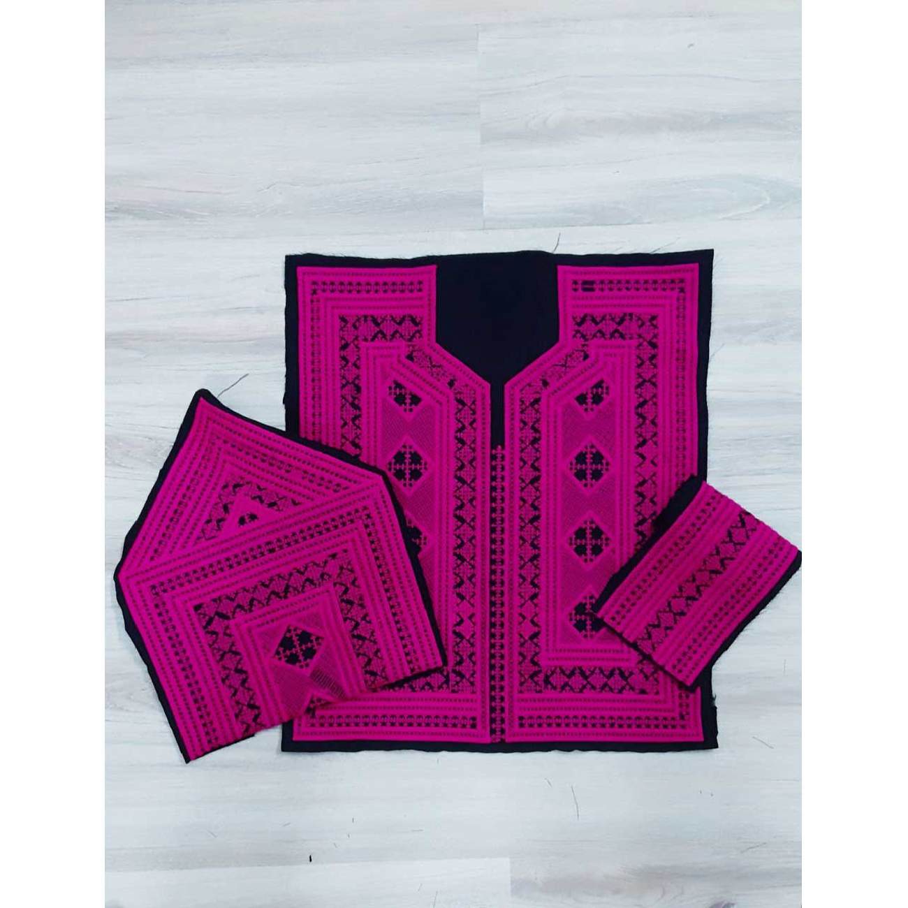 Balochi 手工刺绣连衣裙面板 – 套装 4 件