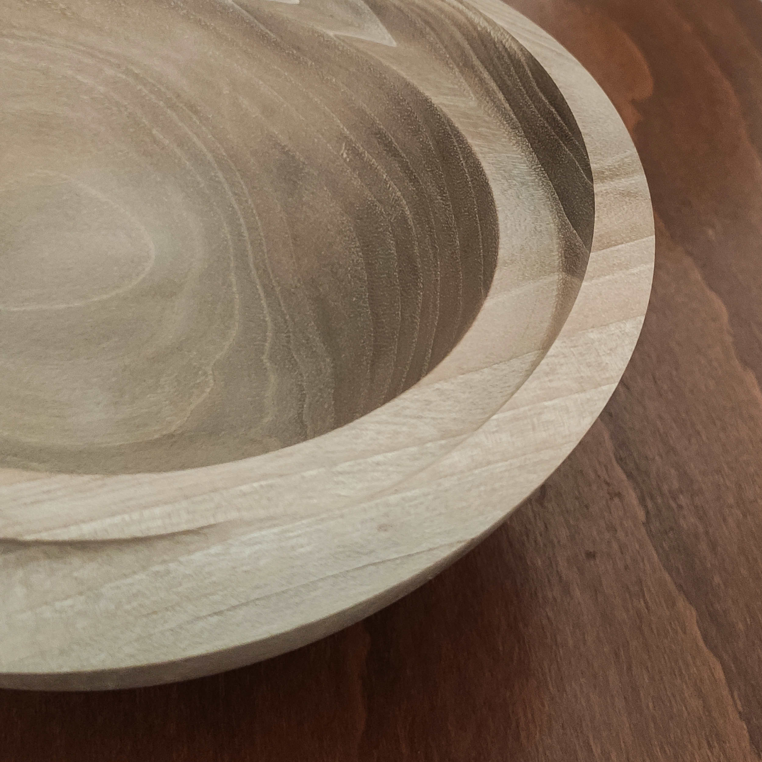 胡桃木装饰木碗 – 手工工艺