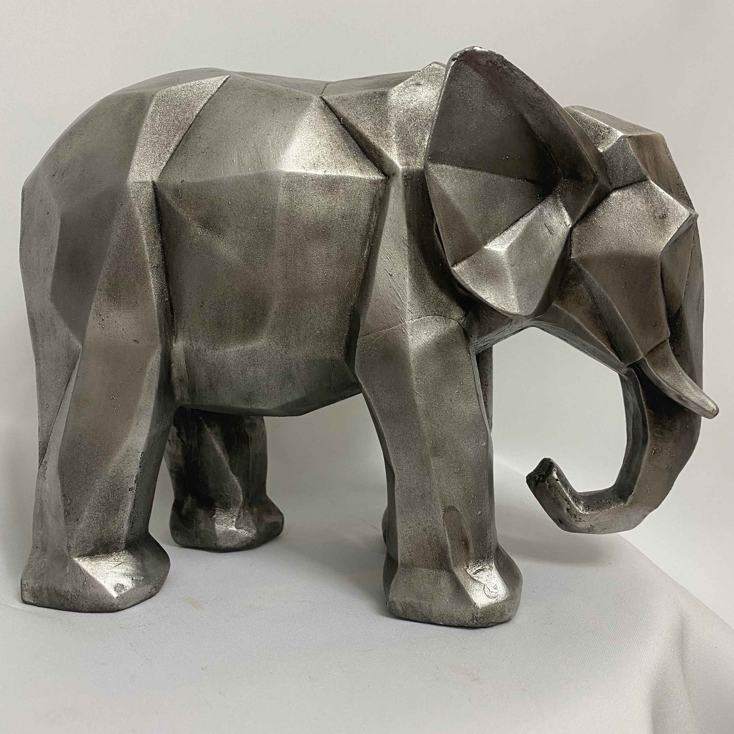几何立体派大象雕像 – 手工动物艺术雕塑