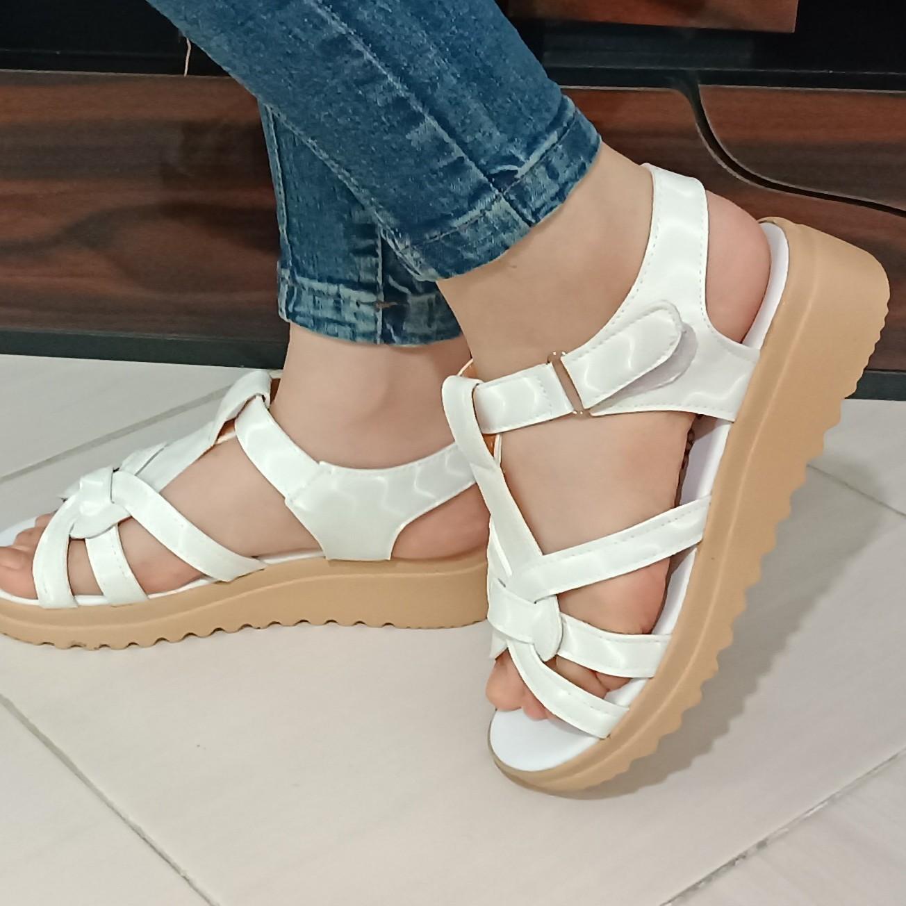 Main image of 女款朝圣用伊赫拉姆凉鞋 —— 适用于哈吉与绕行塔瓦夫