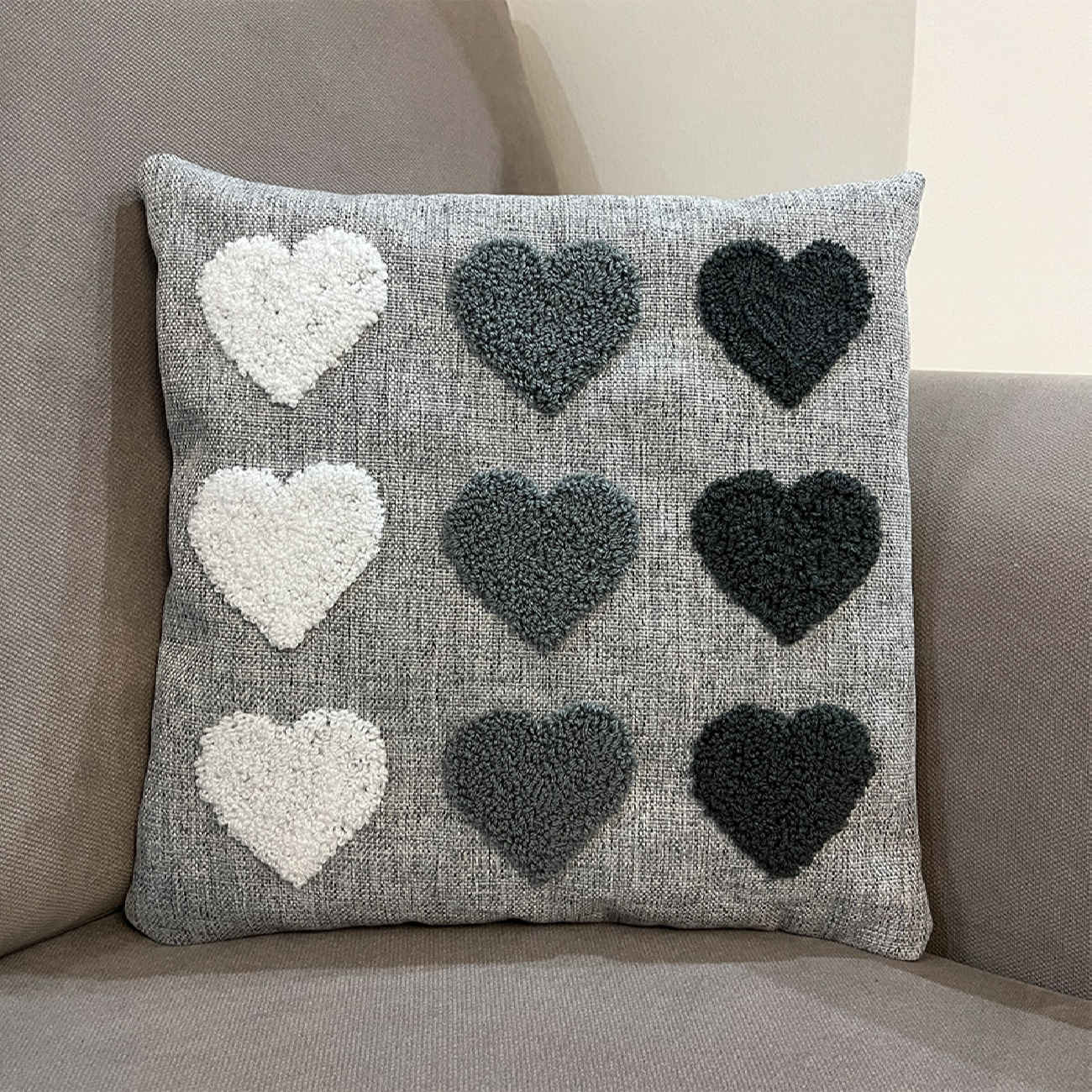 Main image of 打结绣靠垫套 – 灰色爱心刺绣设计