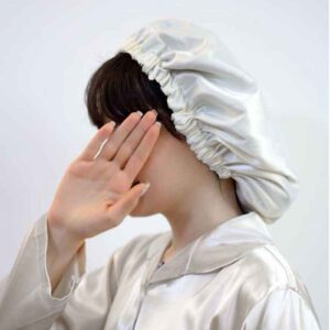 女士奢华丝绸缎睡帽 – 白色款