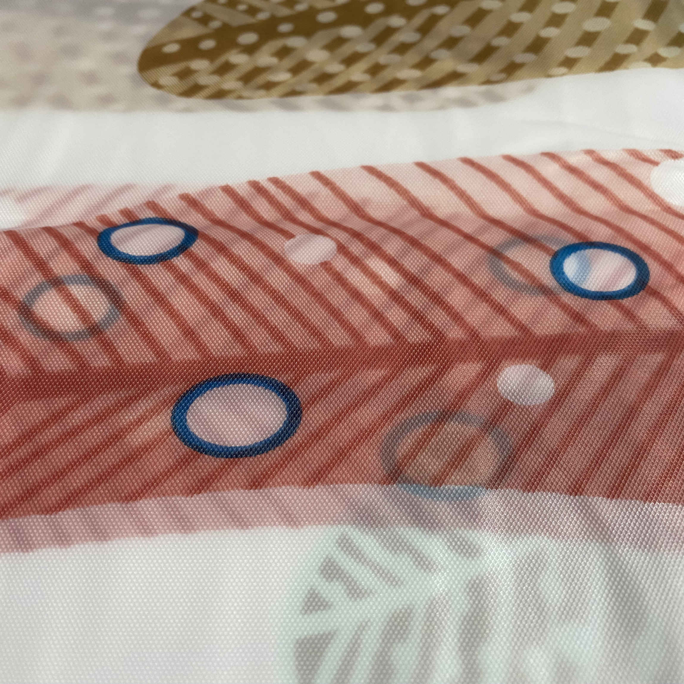 涤纶浴帘 – 带 12 个挂钩孔，浴室装饰款