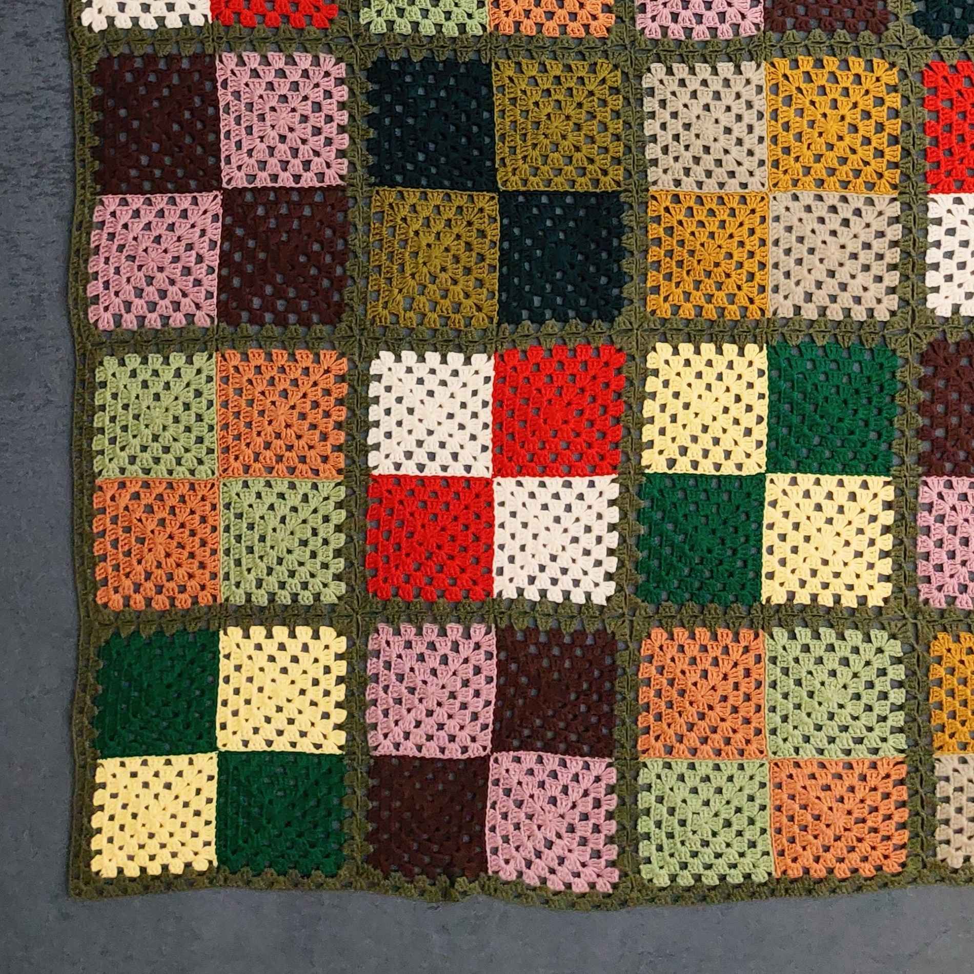 钩针手工桌布 – 格子图案