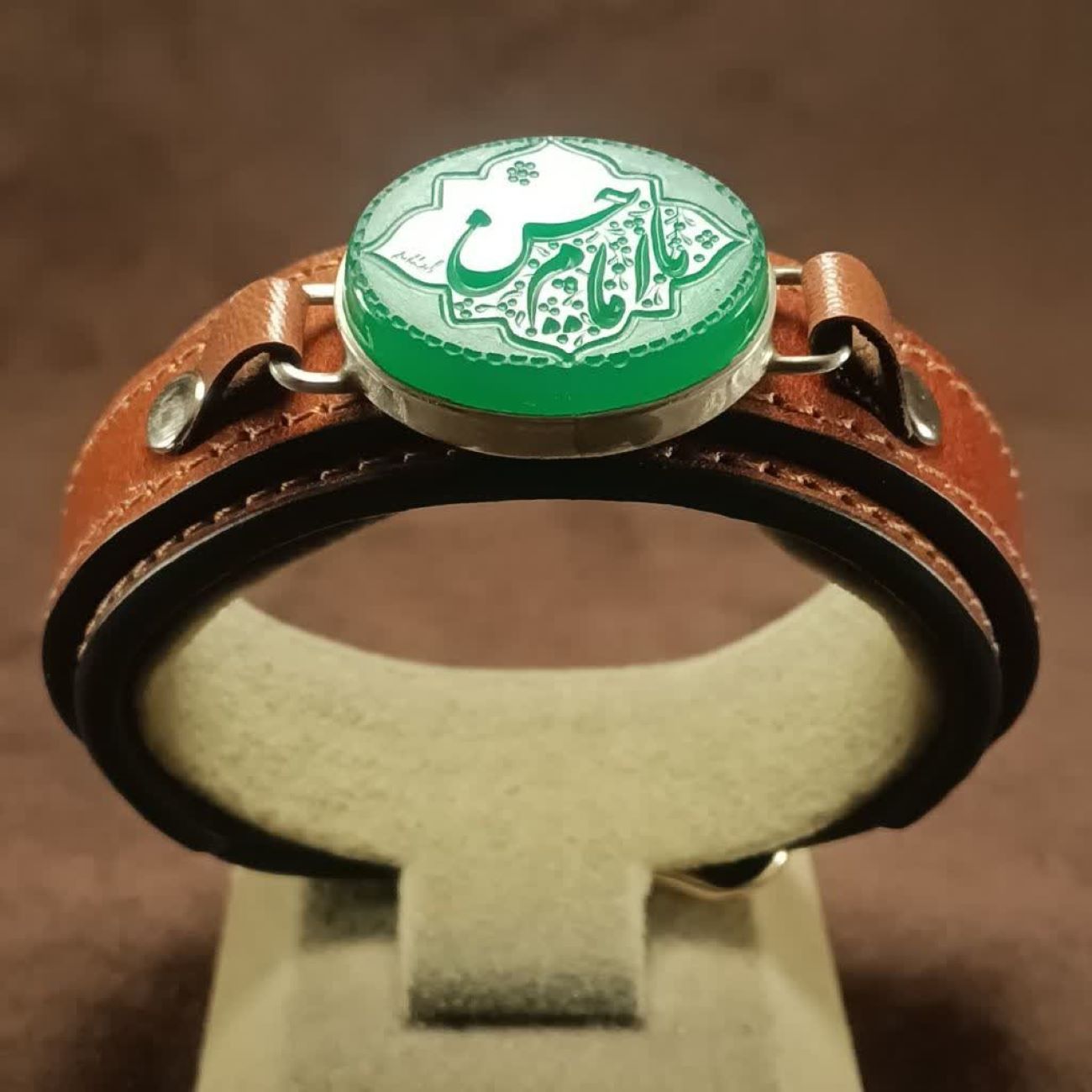 Main image of 伊斯兰皮革手链 – 玛瑙石镶银框，Imam Hussain 书法