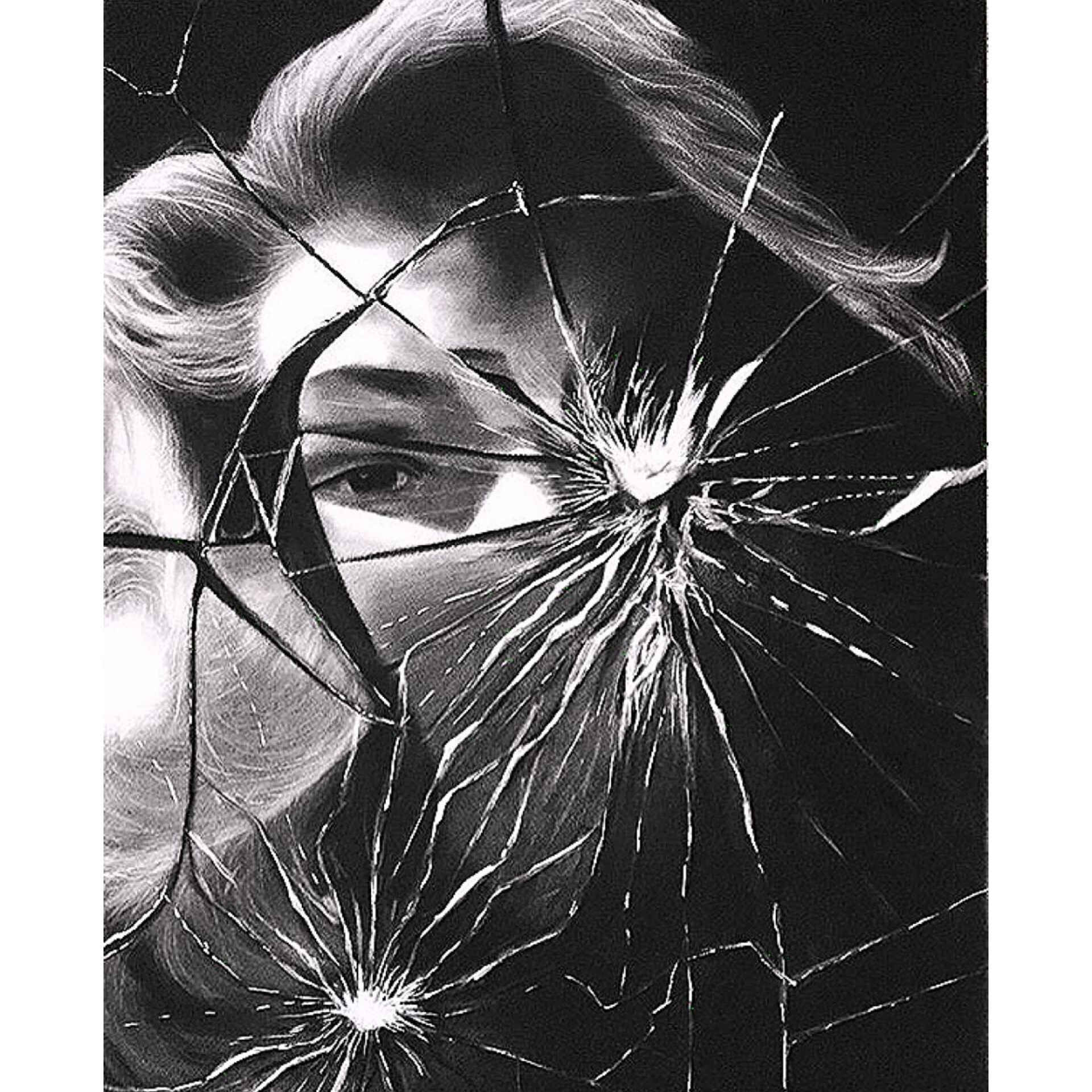 Main image of 原创黑笔画 —— 破碎镜子设计（硬纸板）