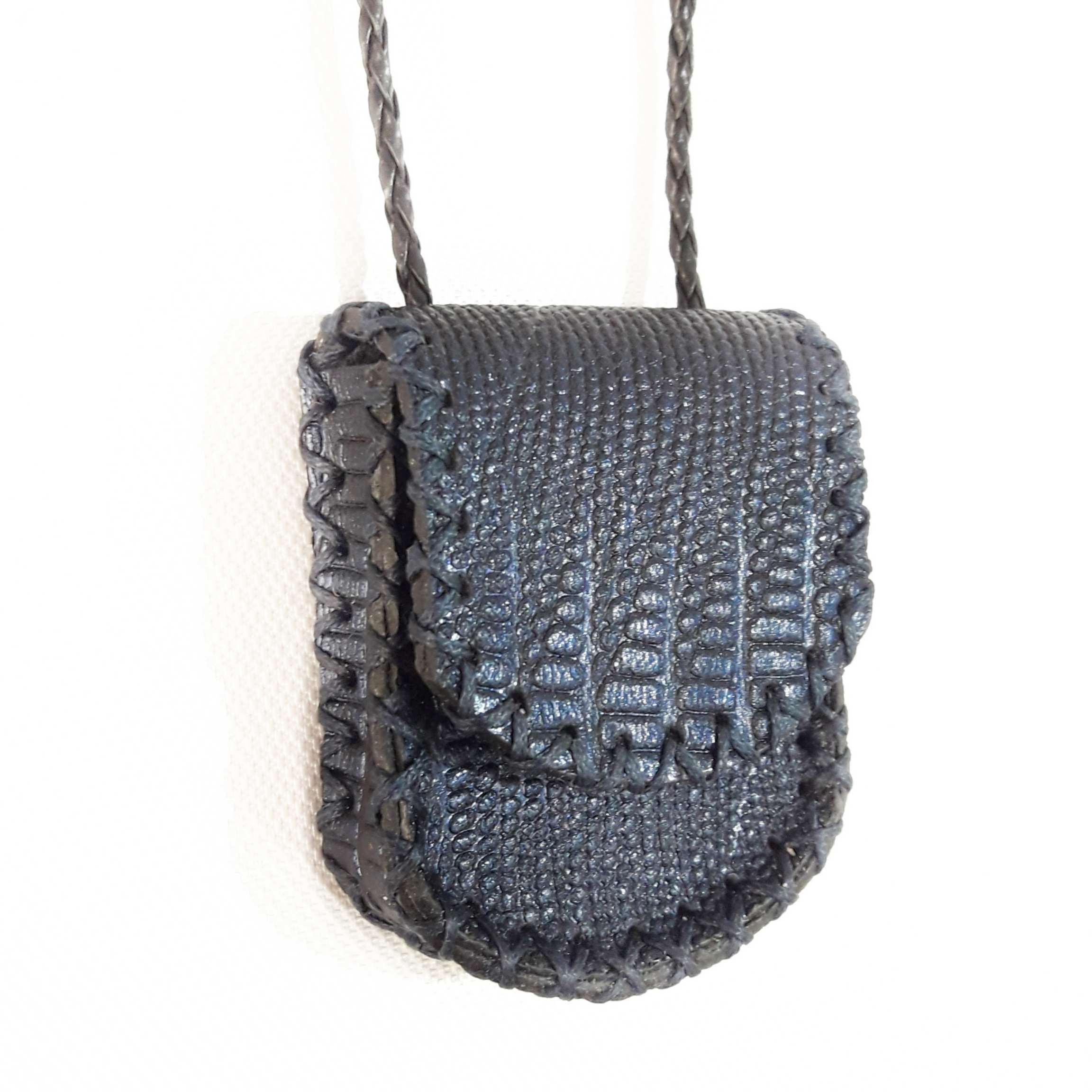 Main image of Taweez 颈挂袋 – 原装皮革护身符，正宗伊斯兰符号