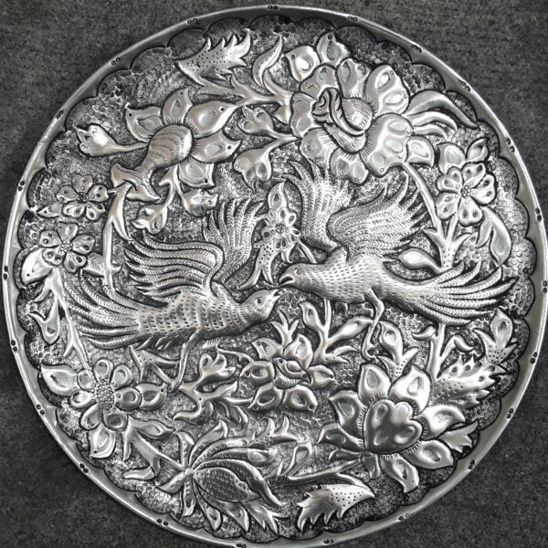 波斯装饰性铜盘——手工雕刻鸟与花卉图案