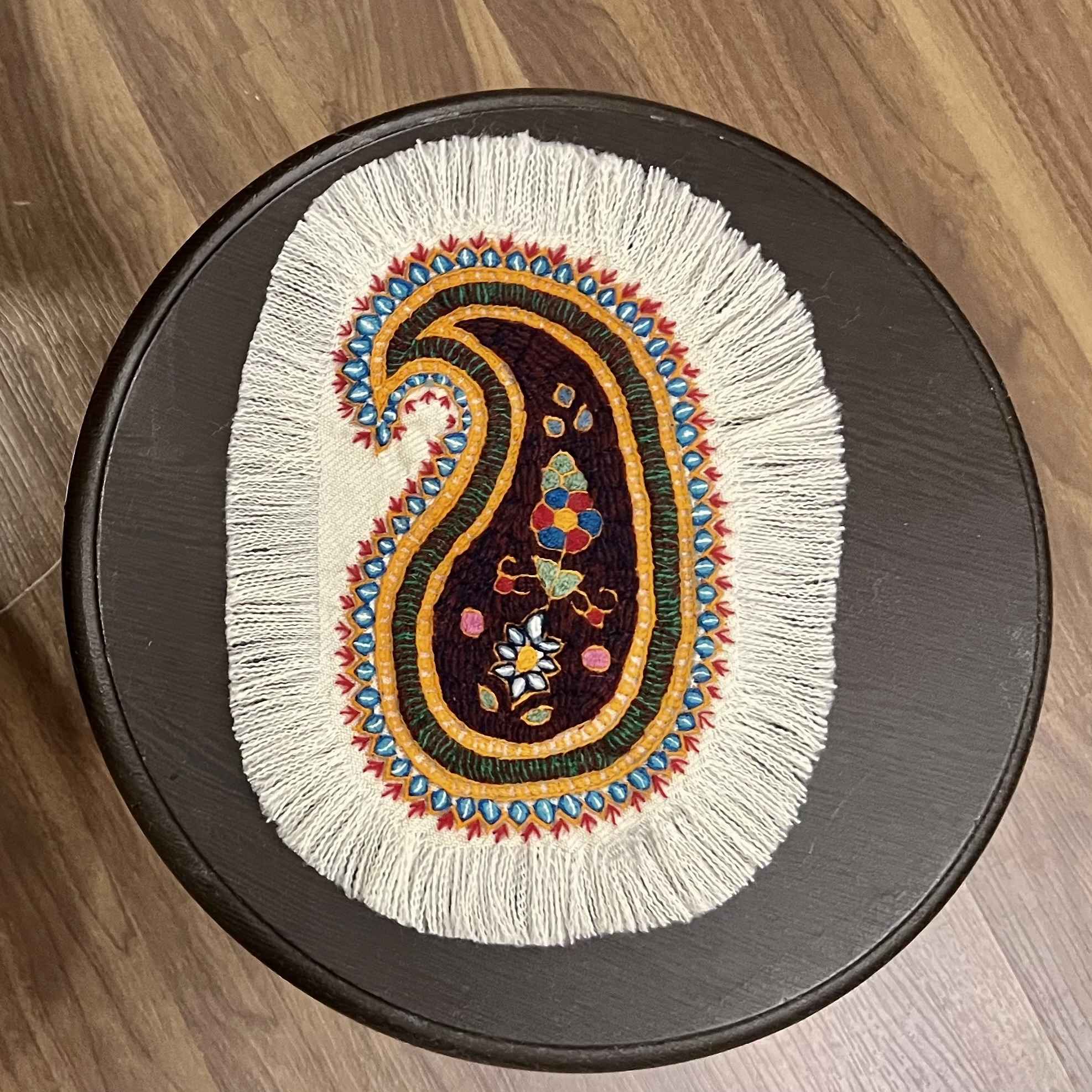 波斯 Pateh 桌布 – 克尔曼刺绣艺术，手工制作，佩斯利图案