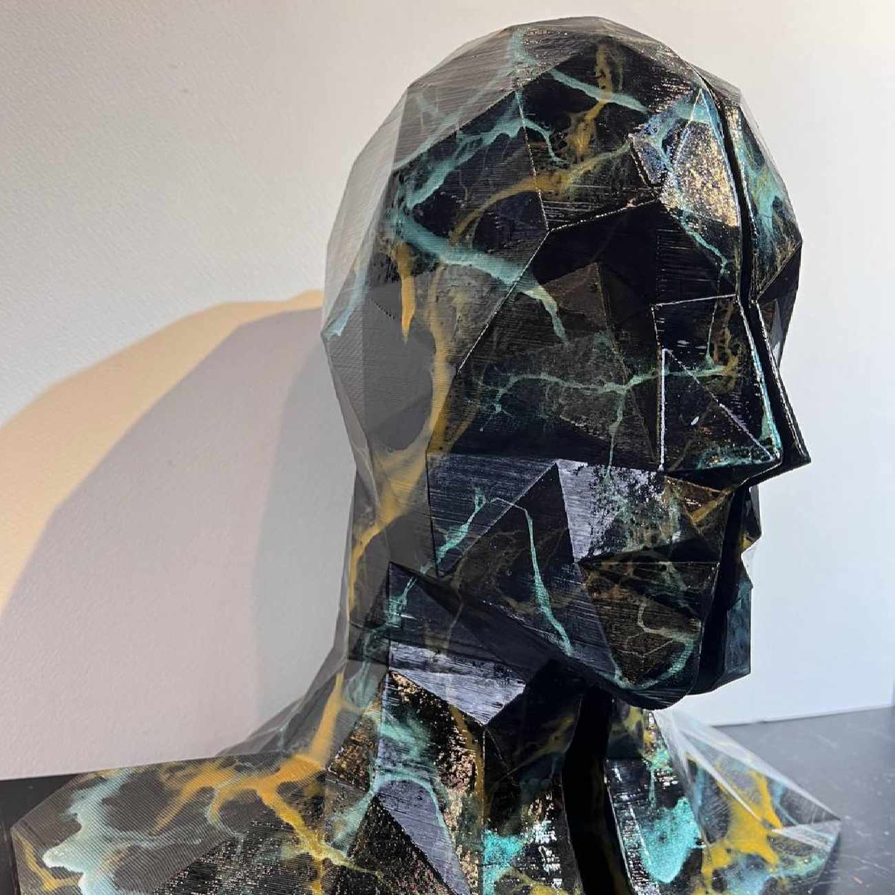 人头设计装饰书挡 – 适合艺术感室内装饰