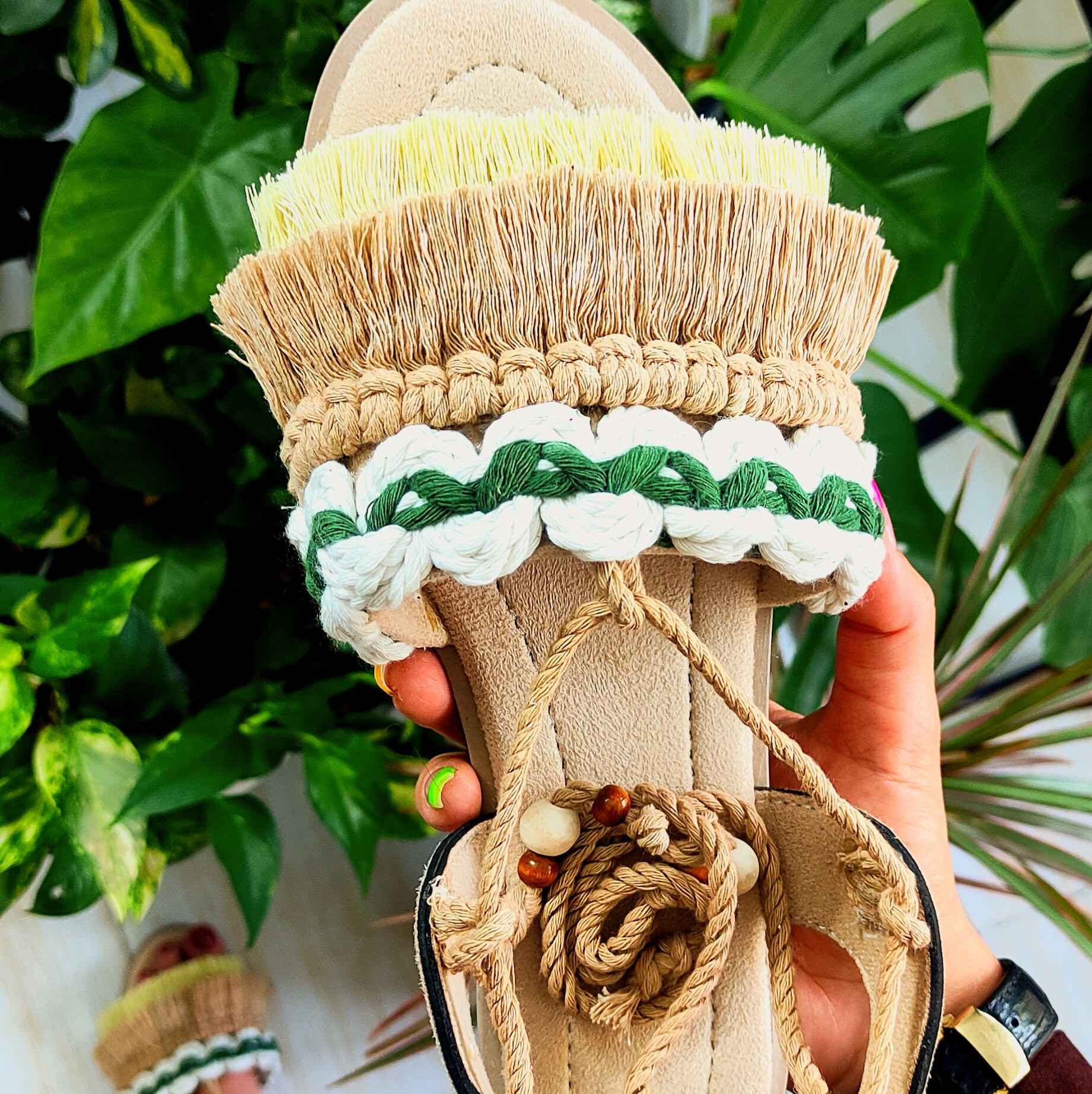 Main image of 女性手工编织背带凉鞋，Art款