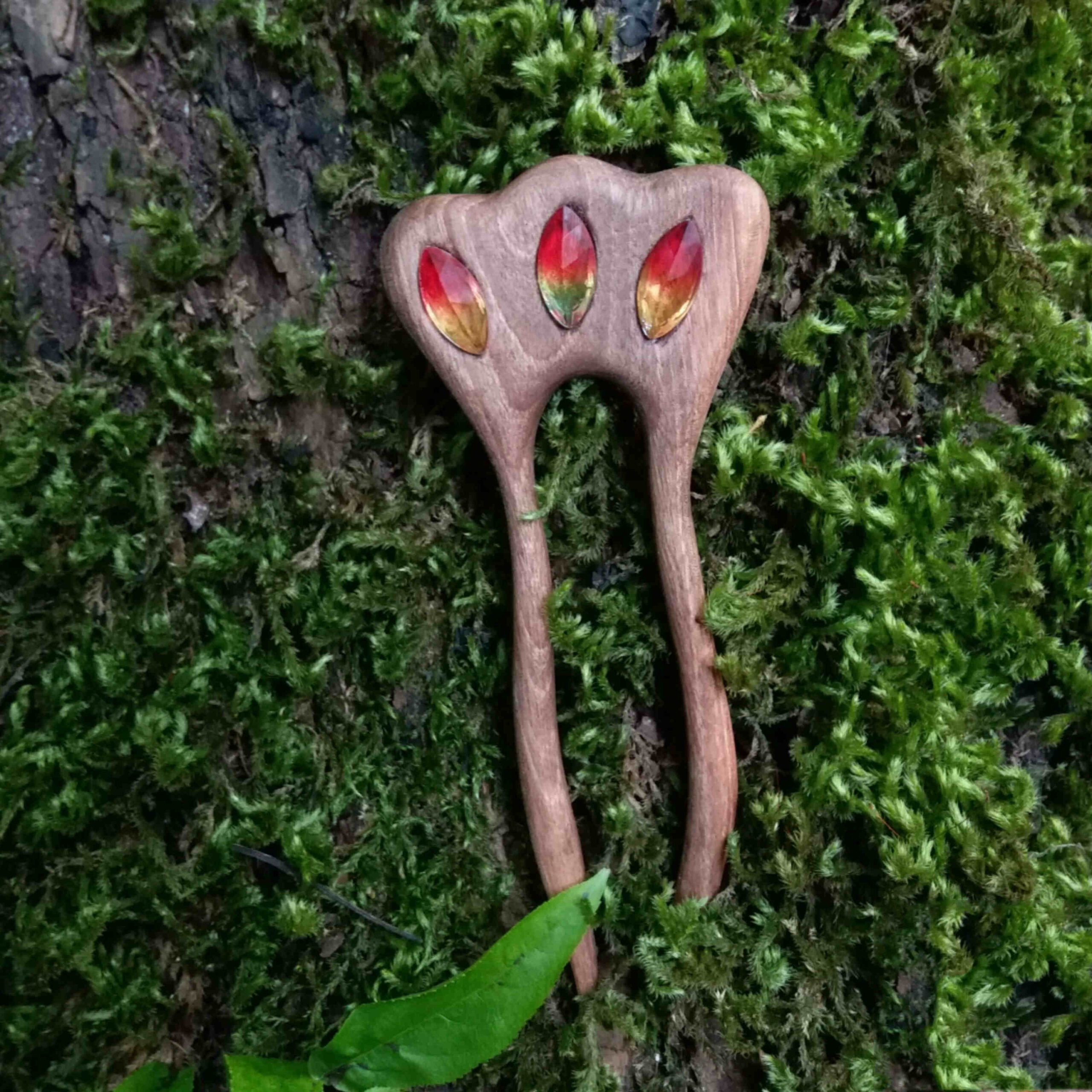 木质发叉 – 手工制作,皇冠设计及碧玺镶嵌