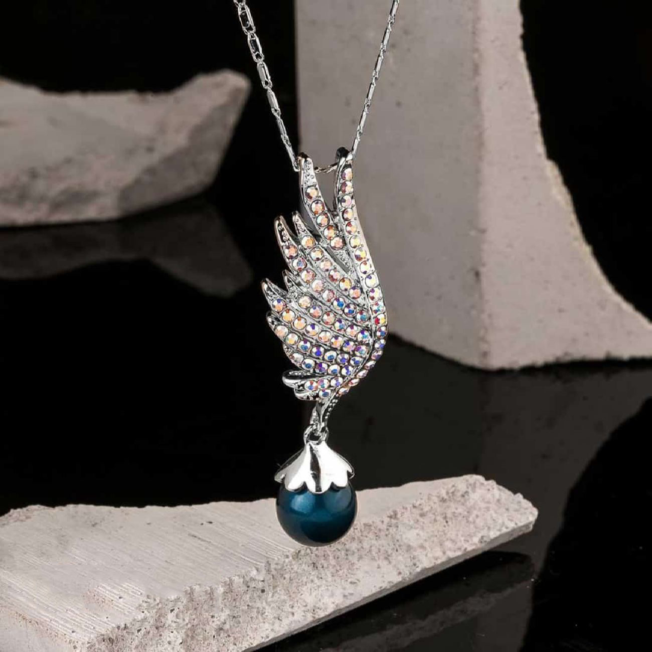 女性黄铜项链,天使羽翼设计