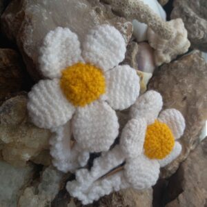 刺绣花朵按扣发夹套装 – 2 件，手工菊花款