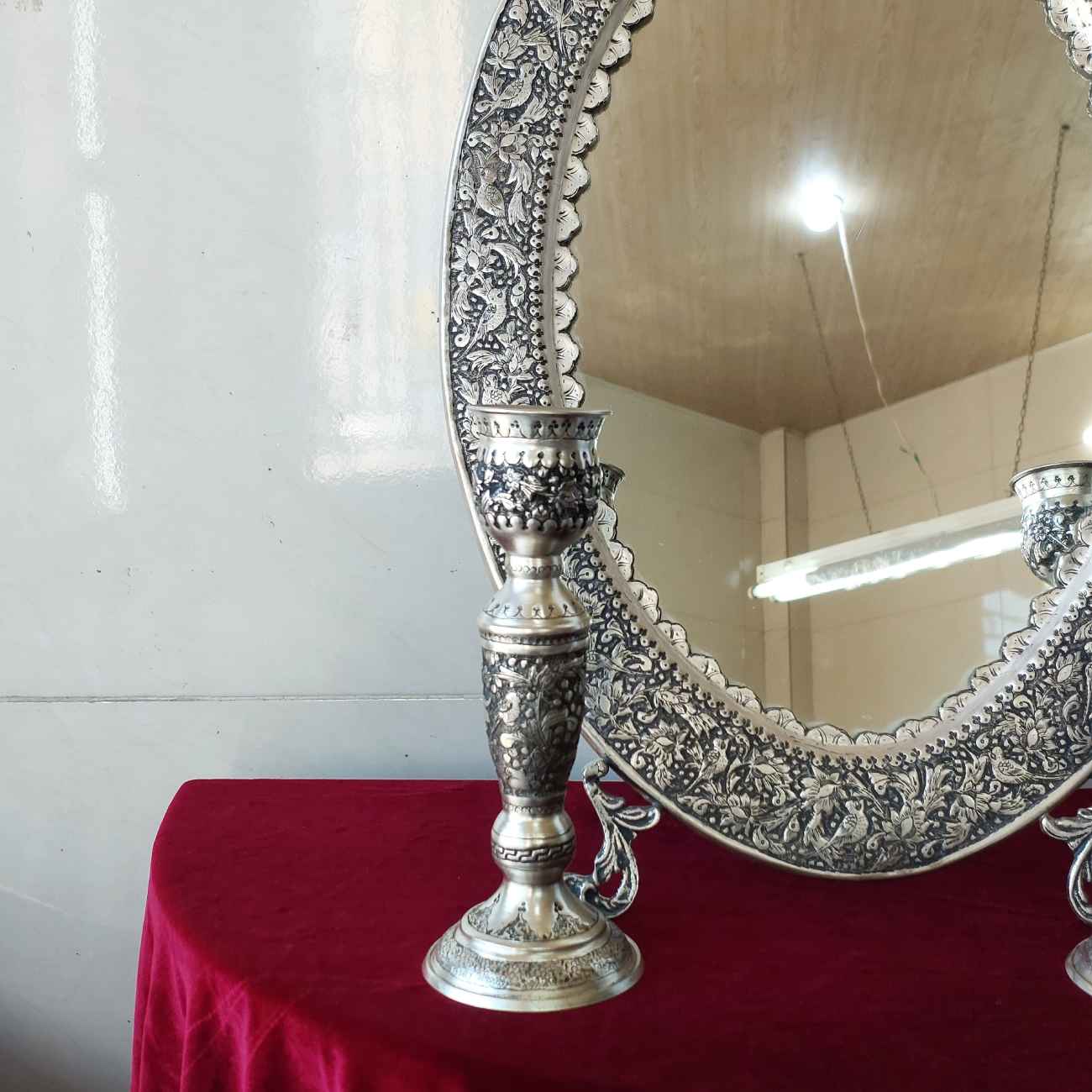 雕刻波斯铜镜框与烛台套装