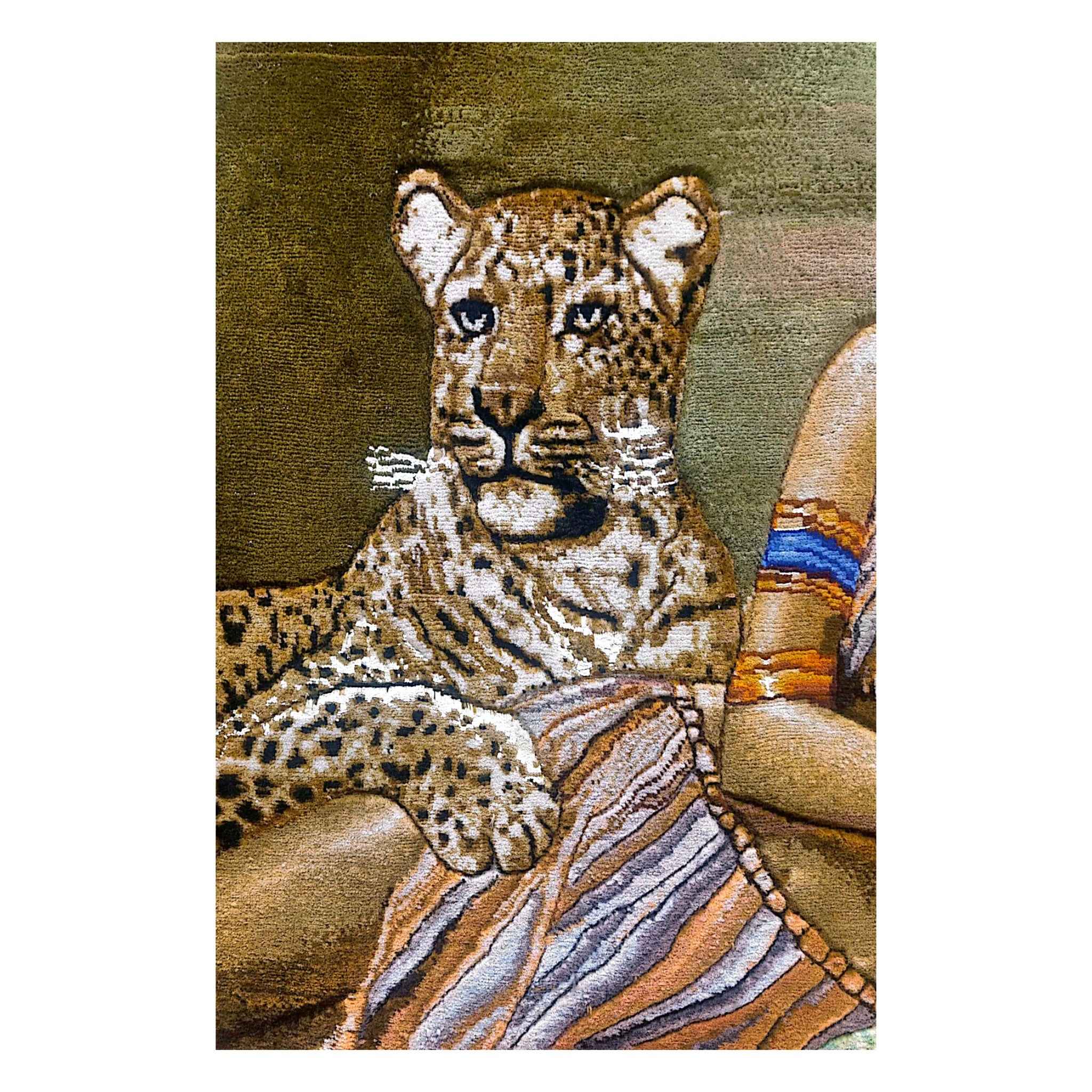 手工打结波斯丝绸地毯（大不里士） – 埃及女子与老虎图案