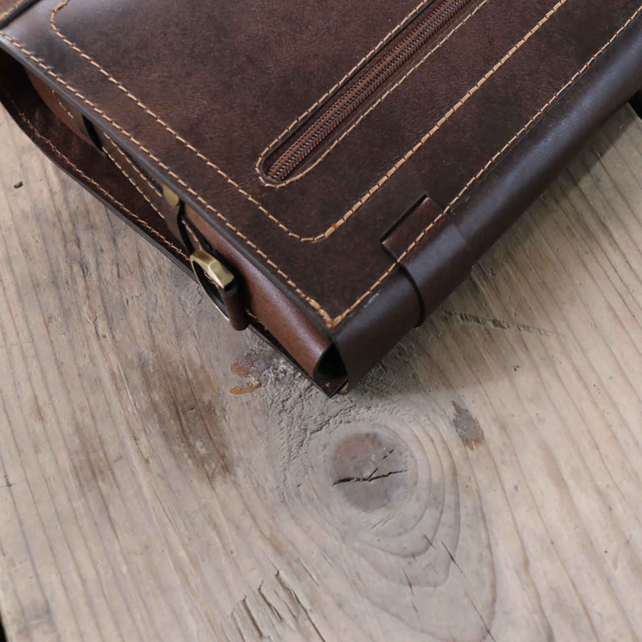 奢华手工皮革肩包 – 深棕色