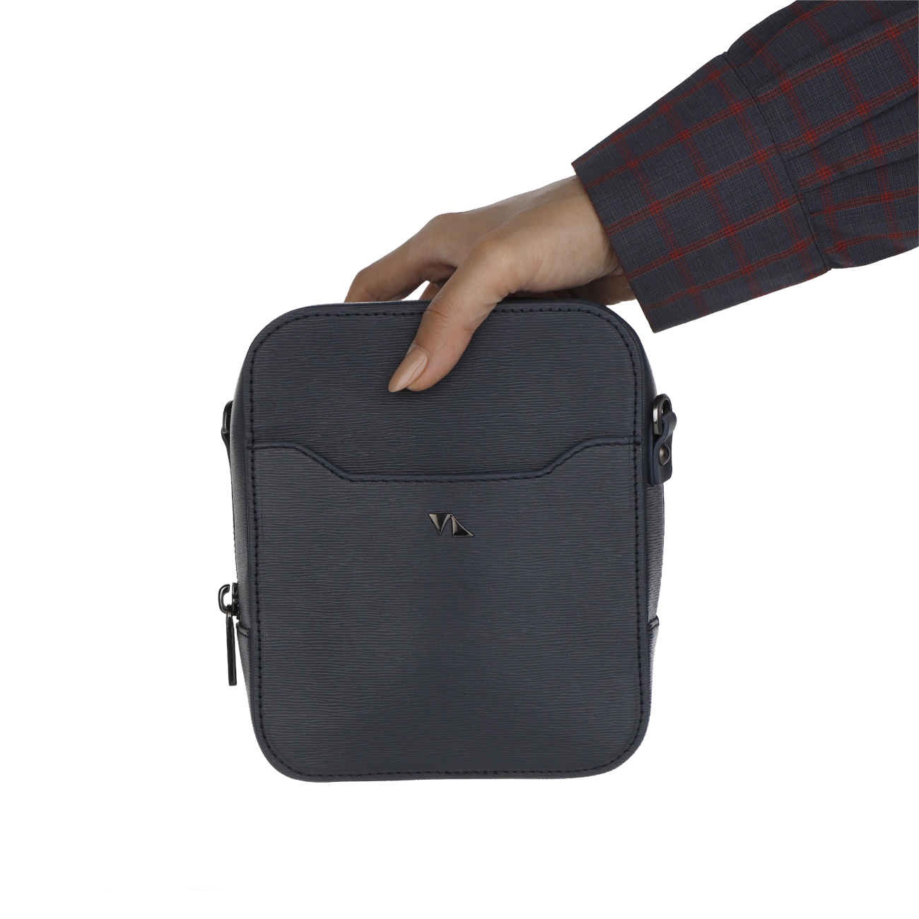 皮革斜挎肩包 – 日常经典风格