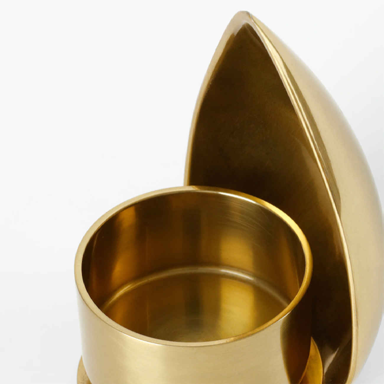 金色复古钢制烛台 – 提升空间格调