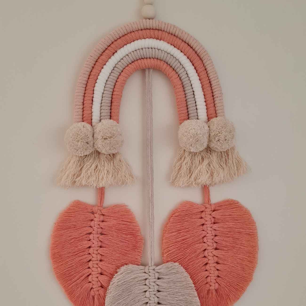 Main image of 手工编织流苏挂毯艺术墙饰（彩虹图案）