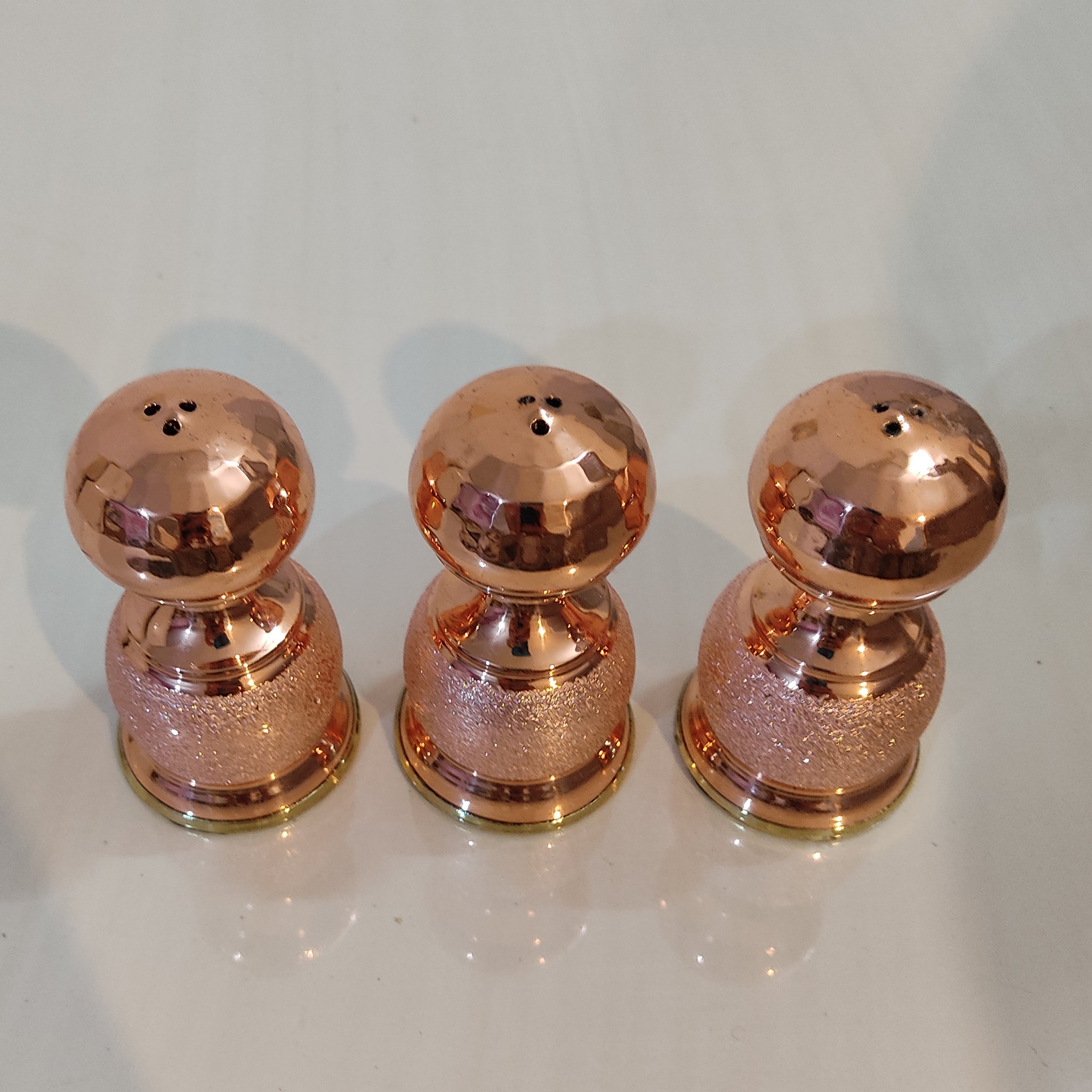 波斯铜制盐与胡椒罐——锤纹Avah款，6件套