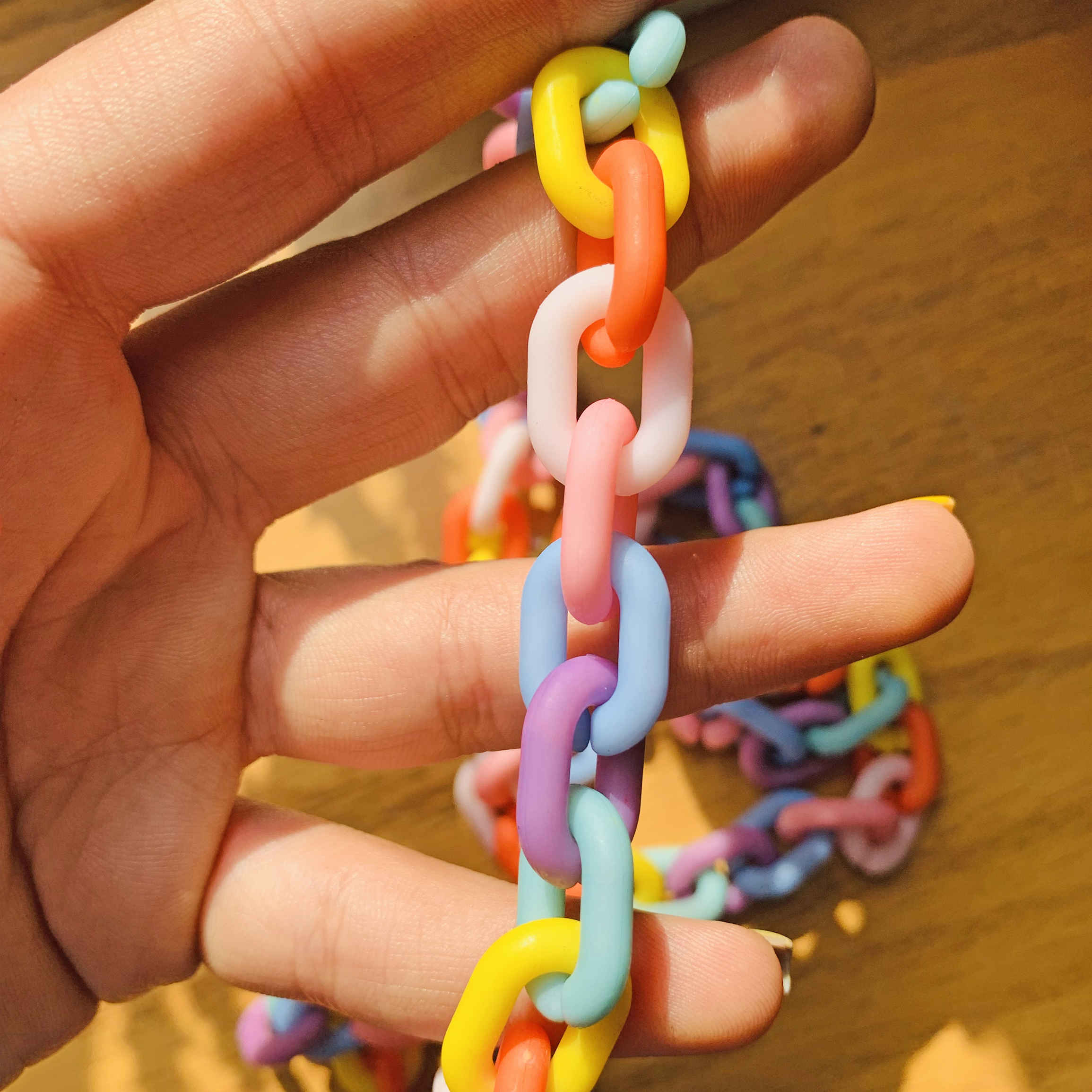 艺术眼镜挂绳 – 链条设计,时尚奢华