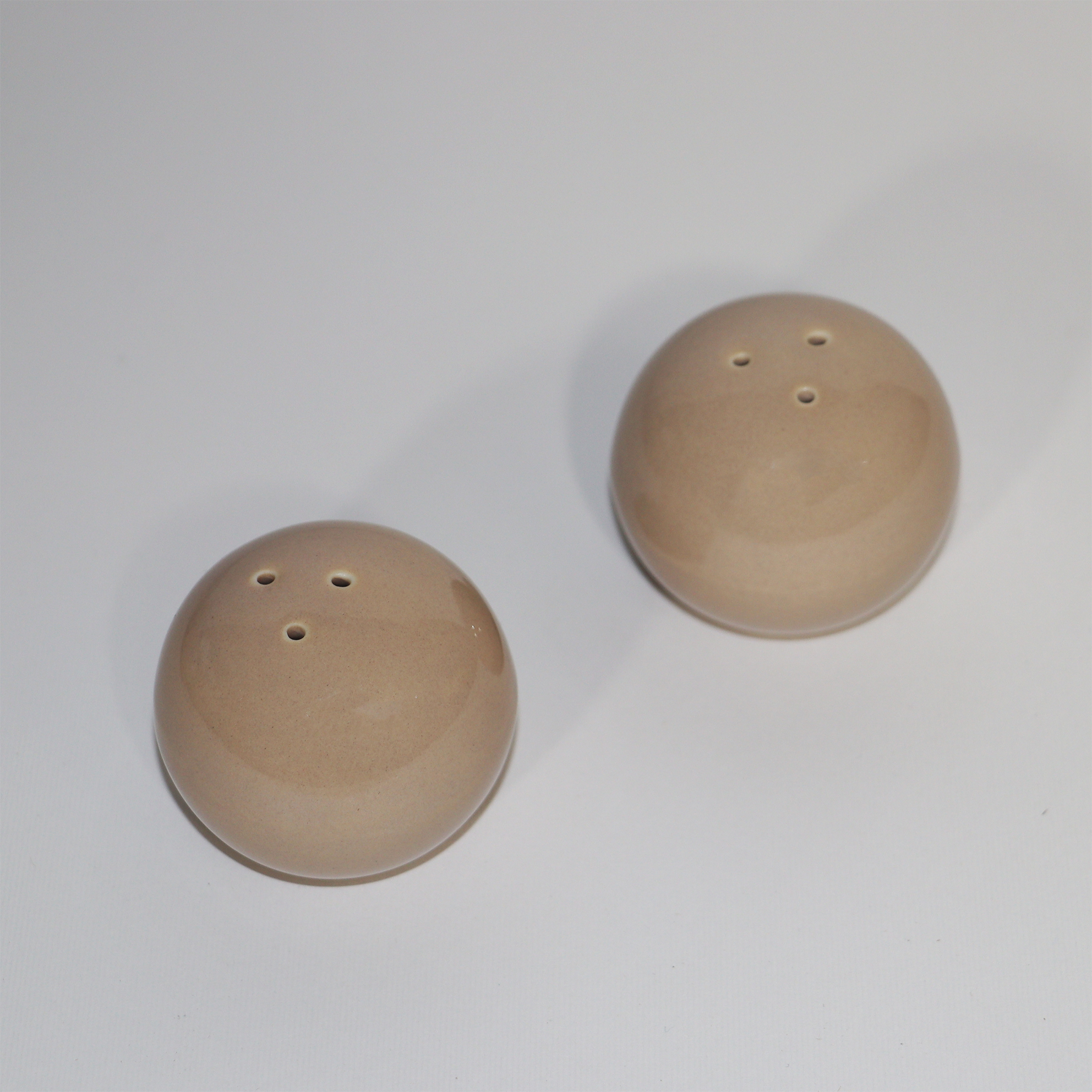 经典魅力陶瓷盐与胡椒罐套装