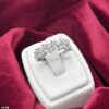 Thumbnail 4: 精致银质女性戒指，经典与时尚